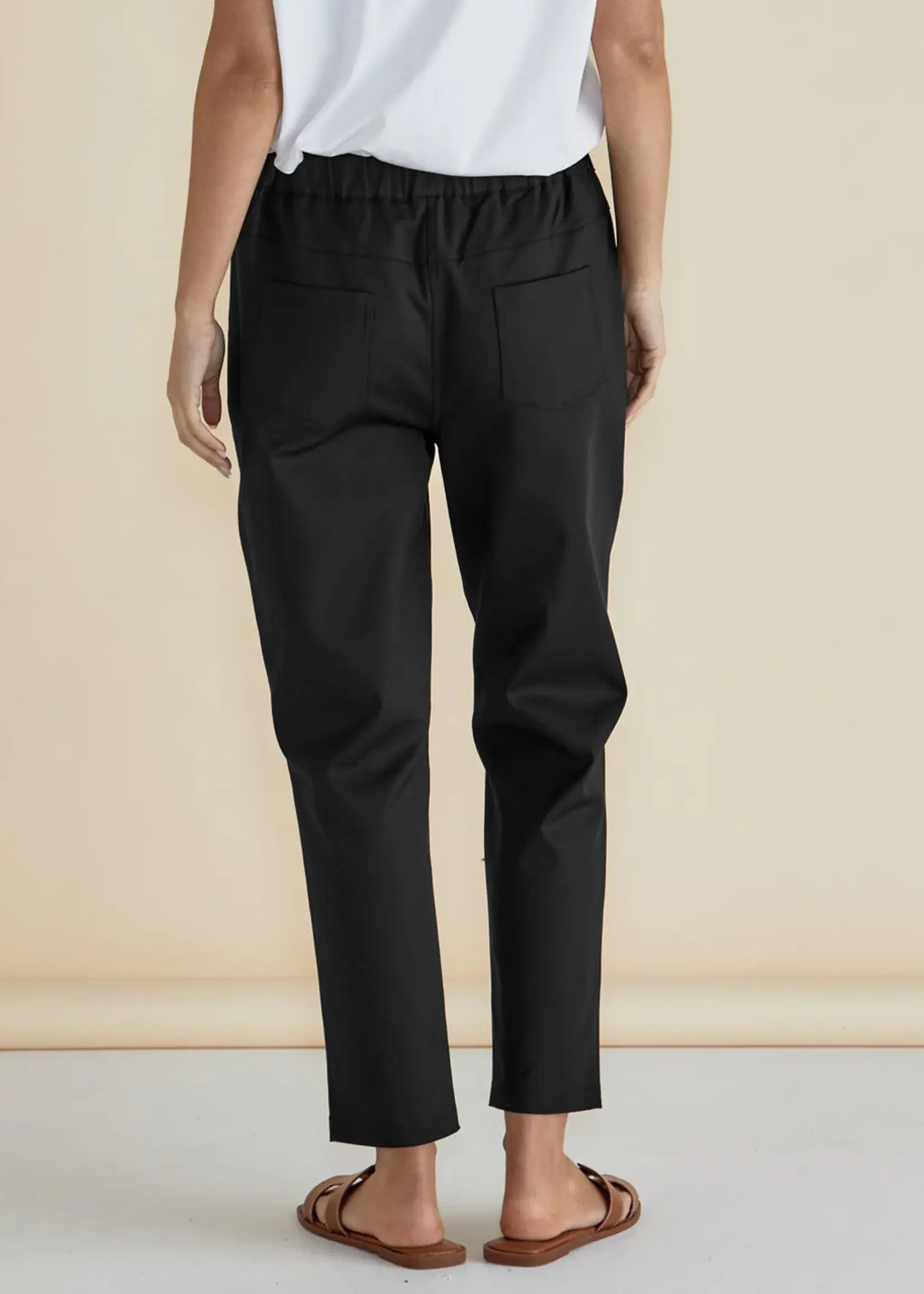 Betty Basic Kenzie Jogger - Black