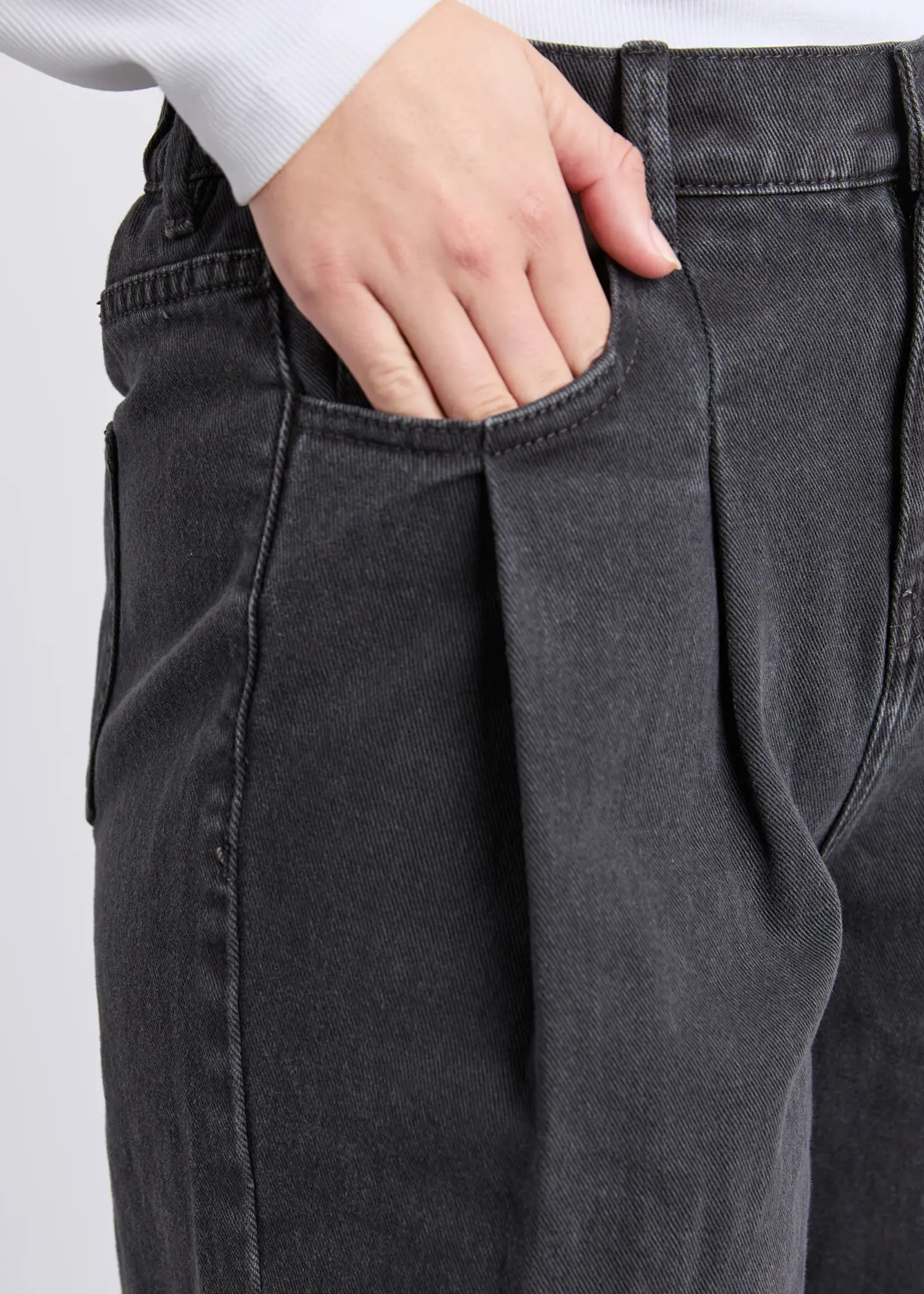 Foxwood Zaria Pleat Jean - Washed Black