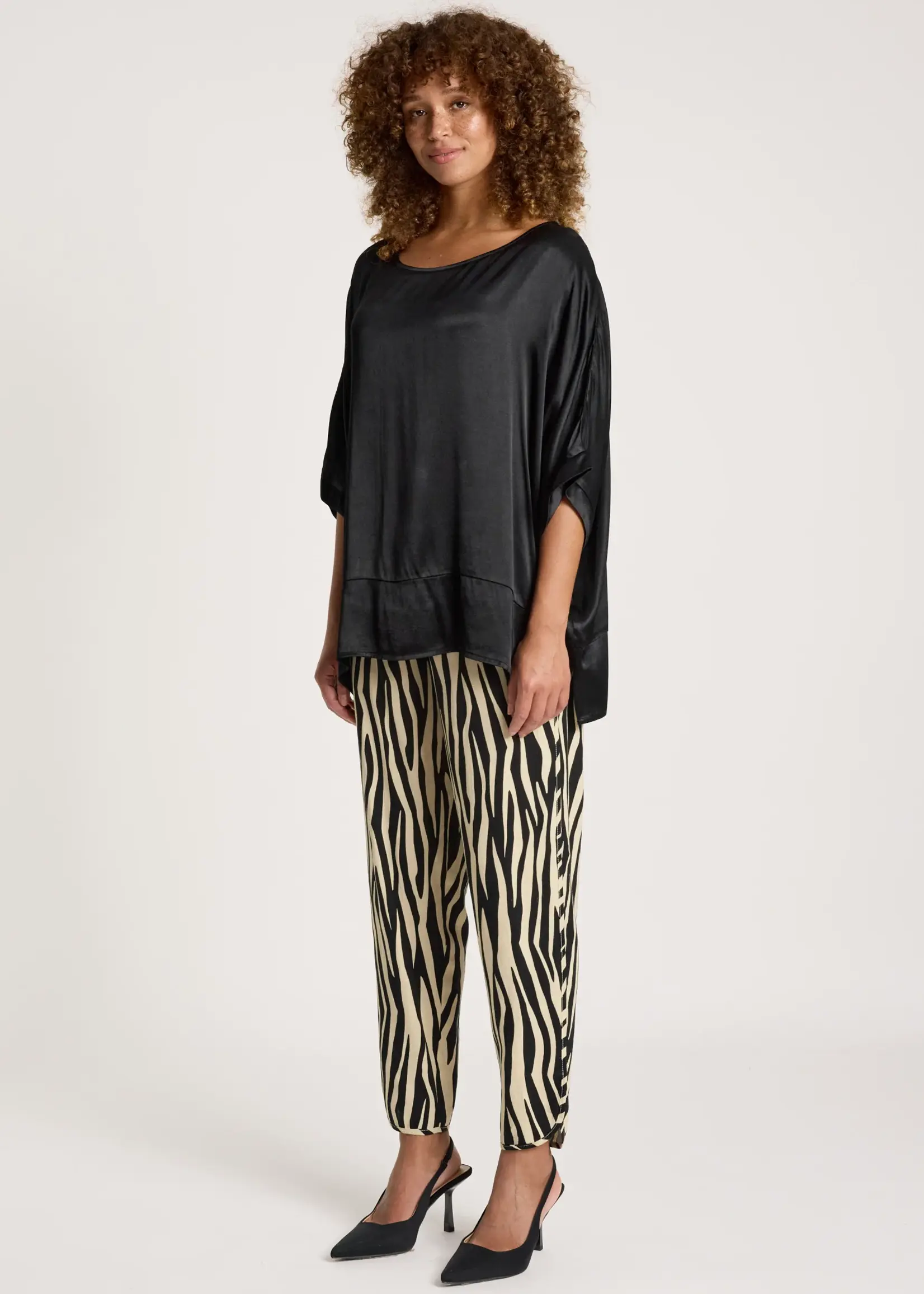 EB & Ive San Top - Black