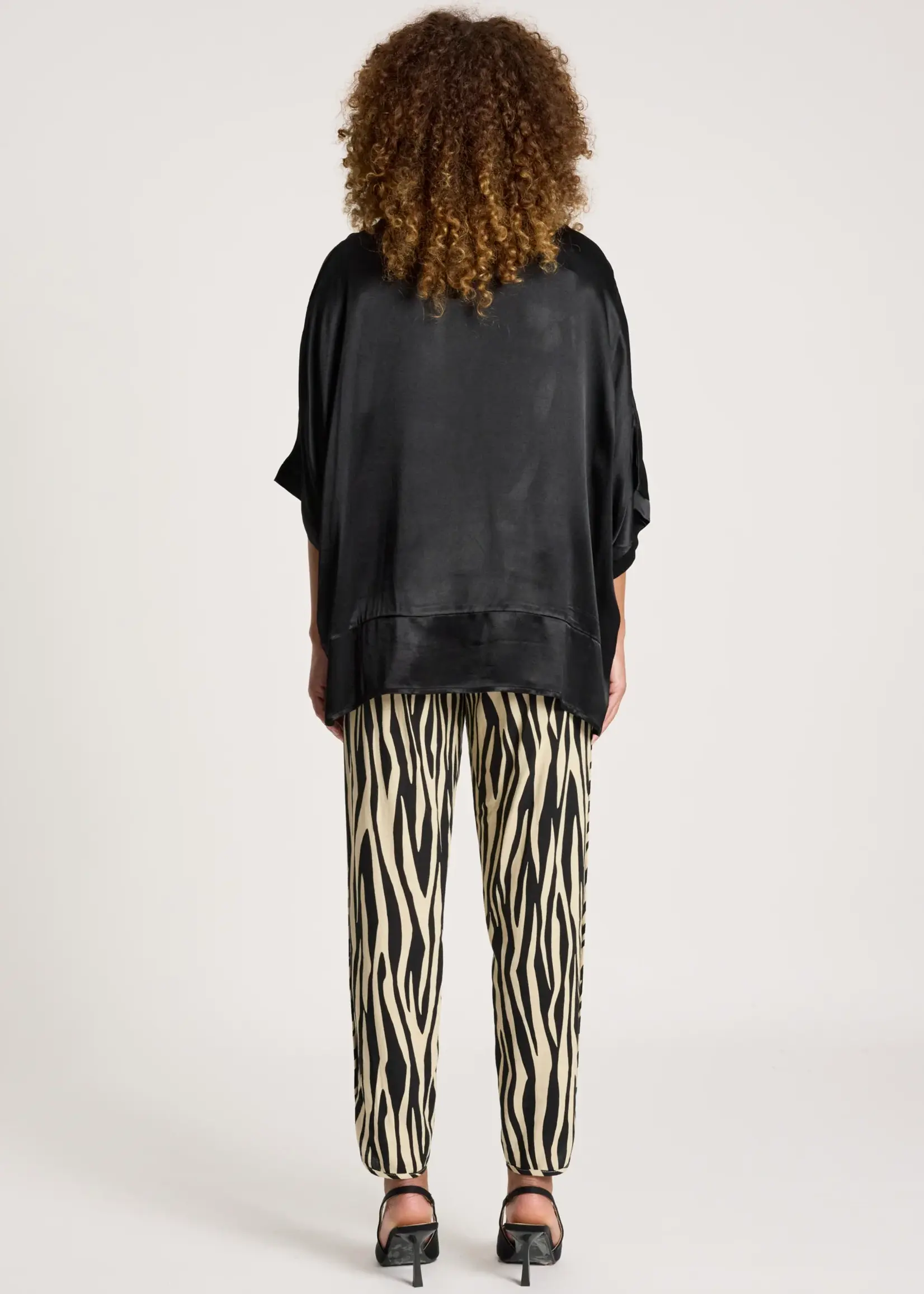EB & Ive San Top - Black