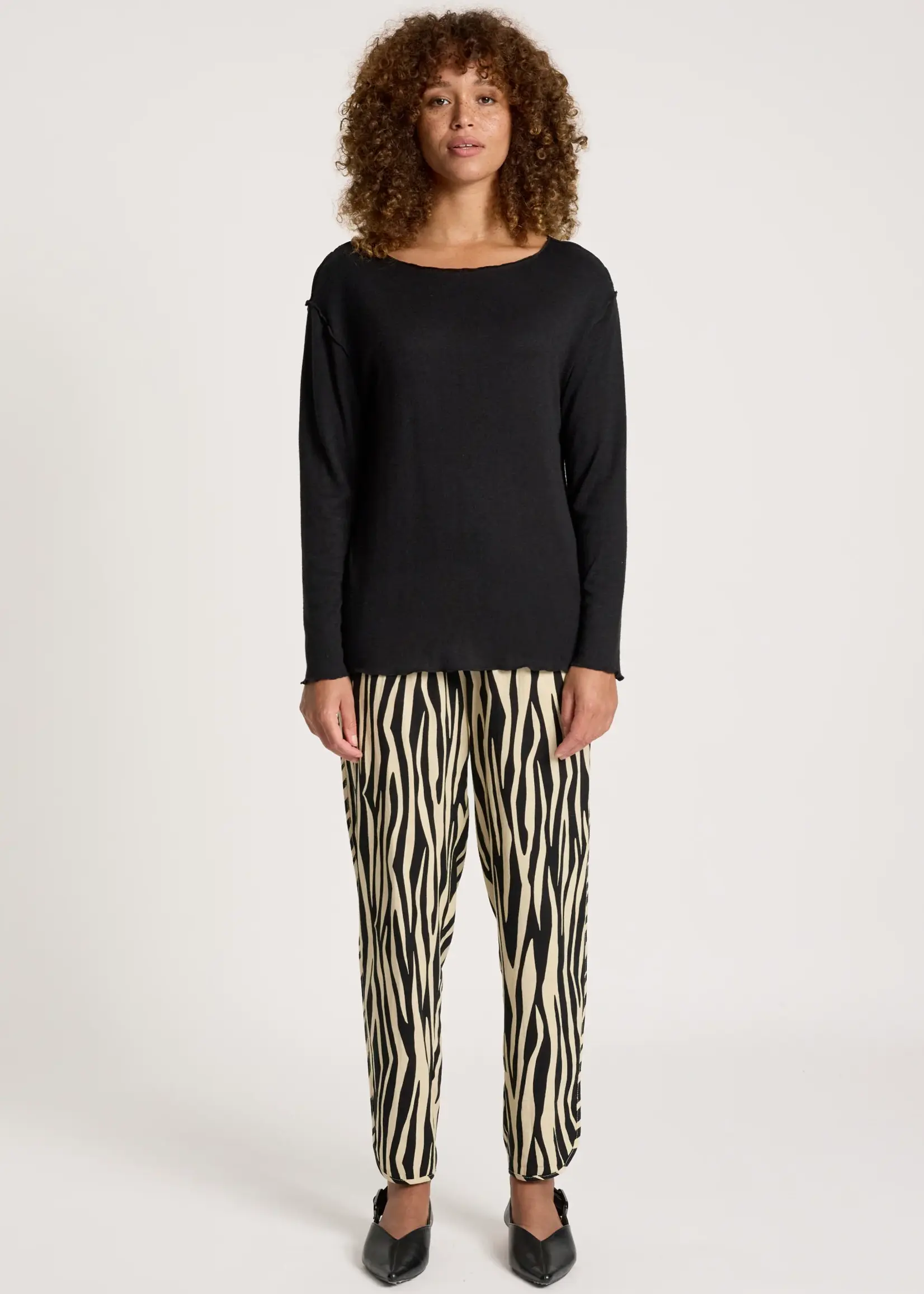 EB & Ive Aria Long Sleeve Top - Black