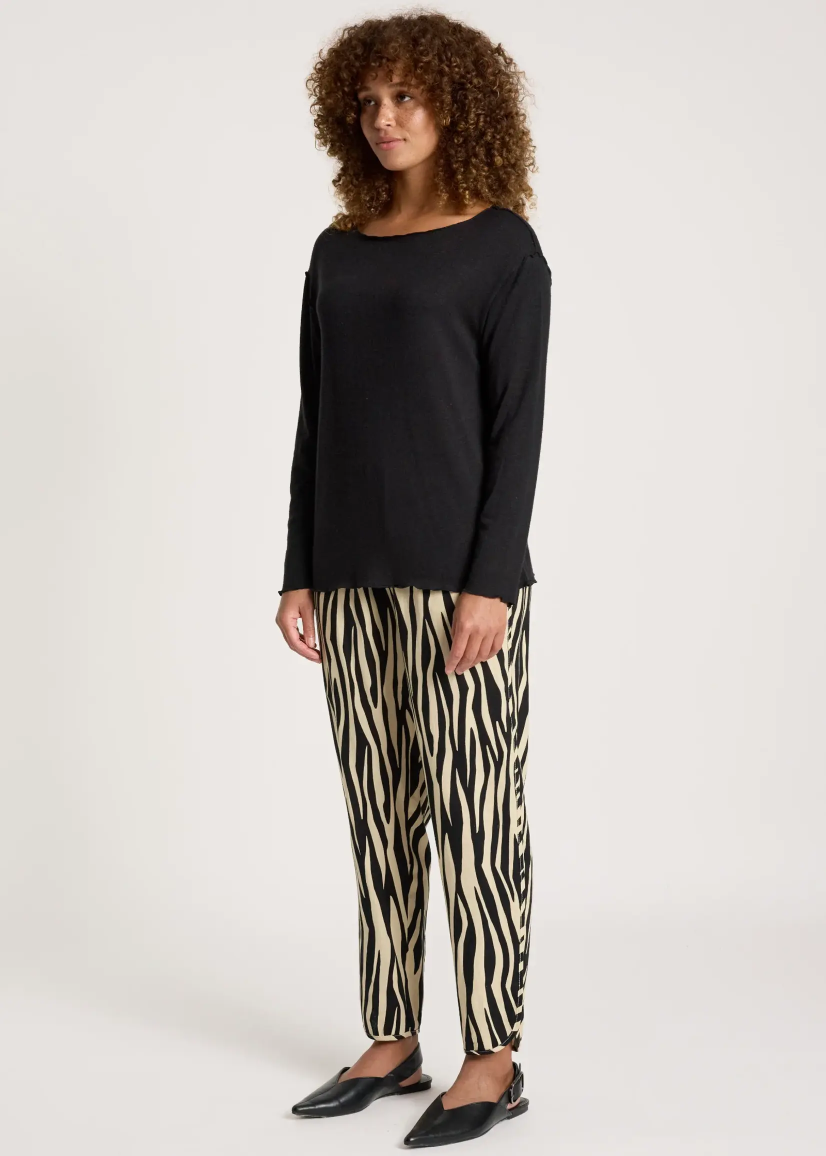 EB & Ive Aria Long Sleeve Top - Black