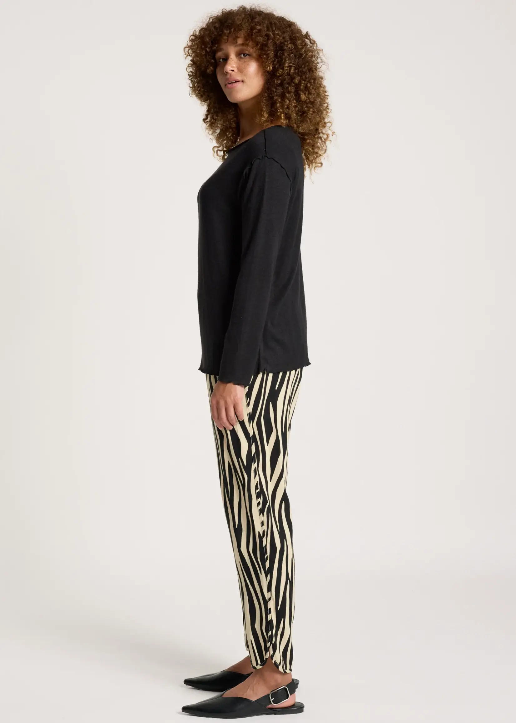 EB & Ive Aria Long Sleeve Top - Black