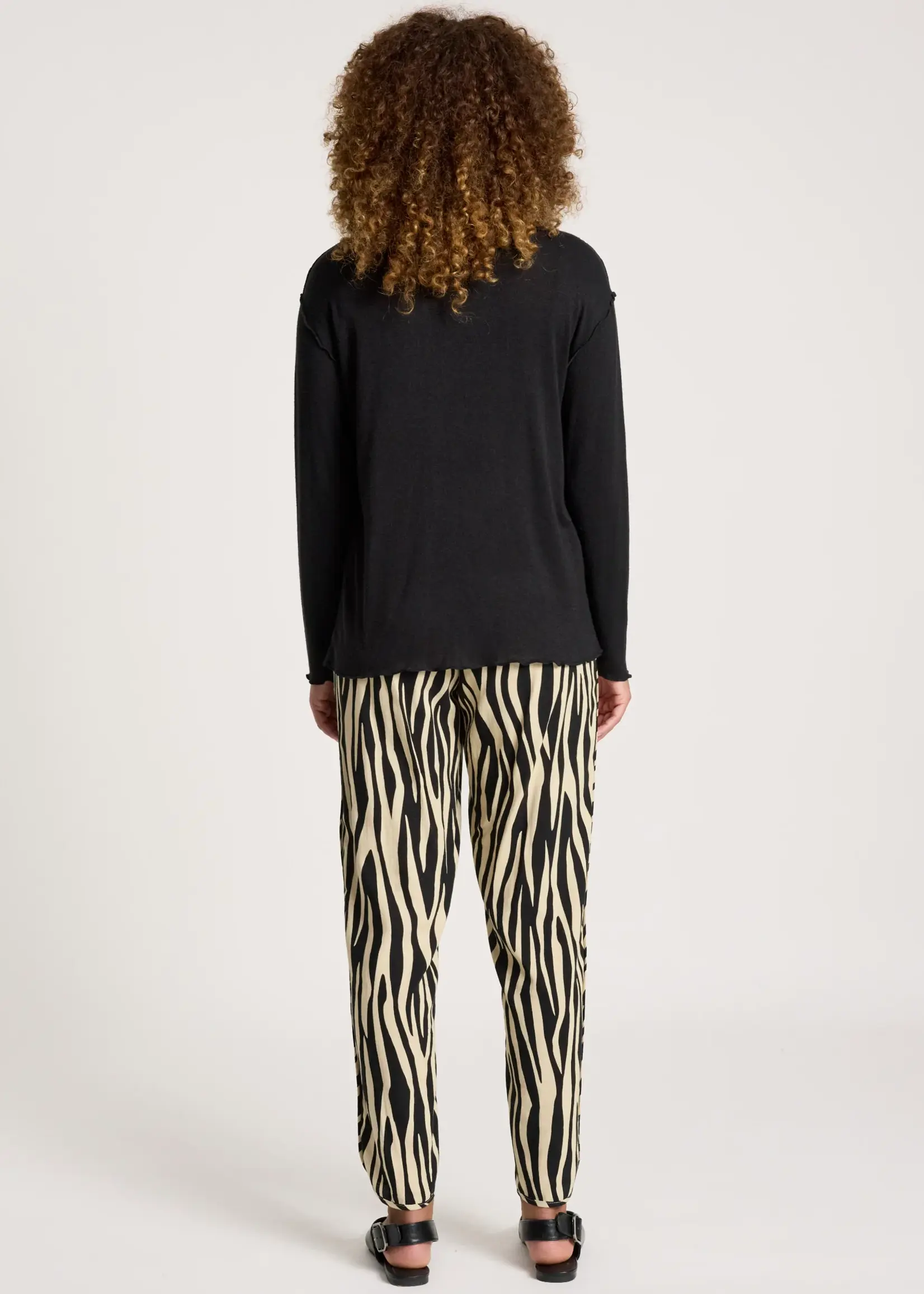 EB & Ive Aria Long Sleeve Top - Black