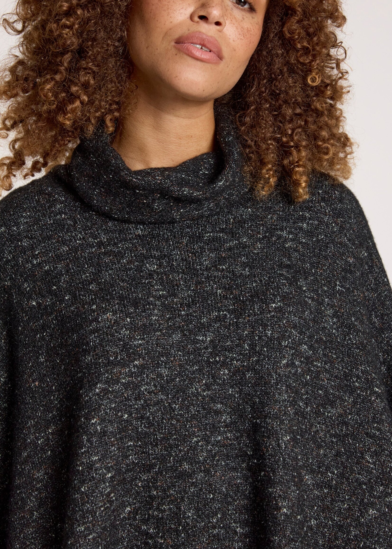 EB & Ive Zarda Poncho - Black