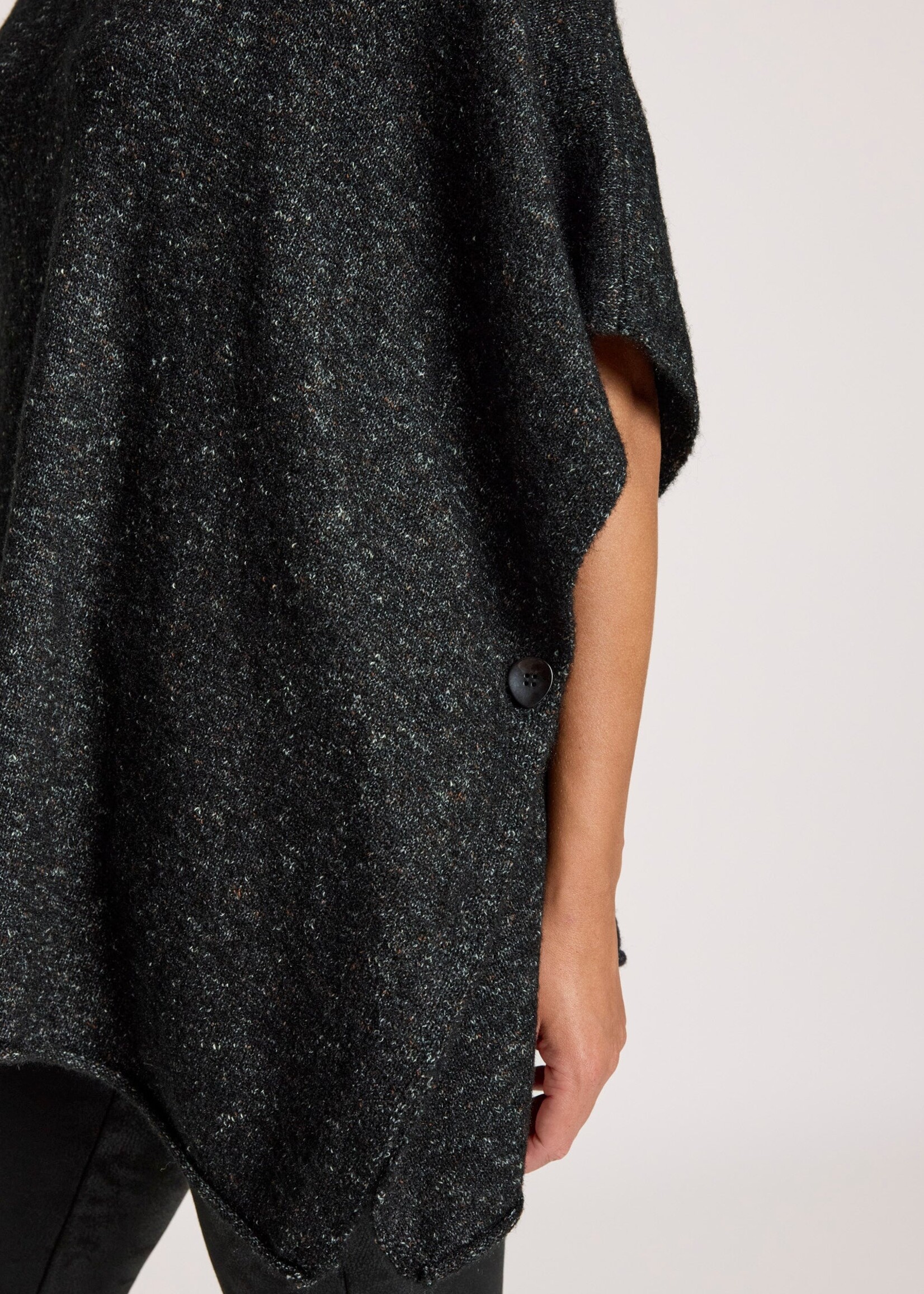 EB & Ive Zarda Poncho - Black
