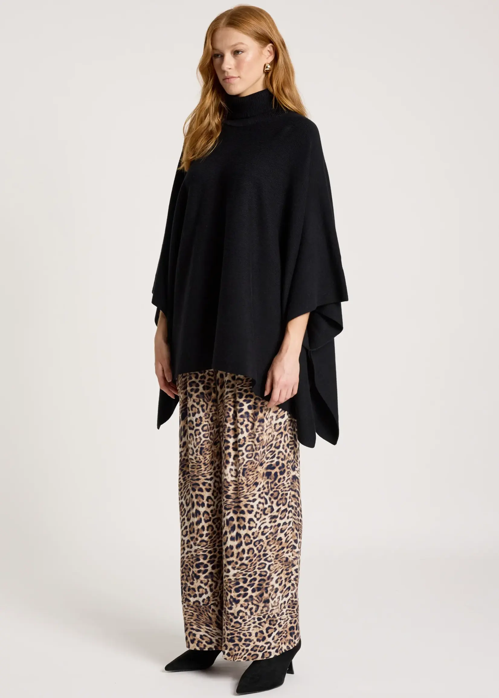 EB & Ive Samira Poncho - Black
