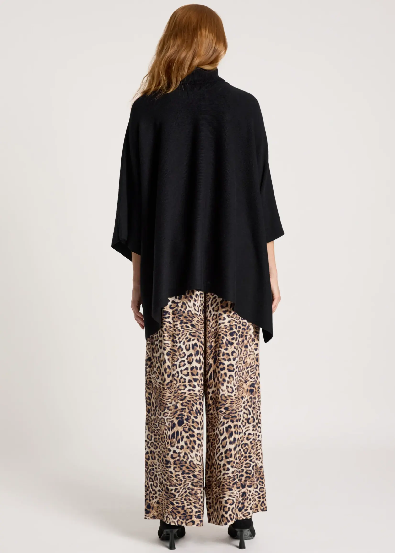 EB & Ive Samira Poncho - Black