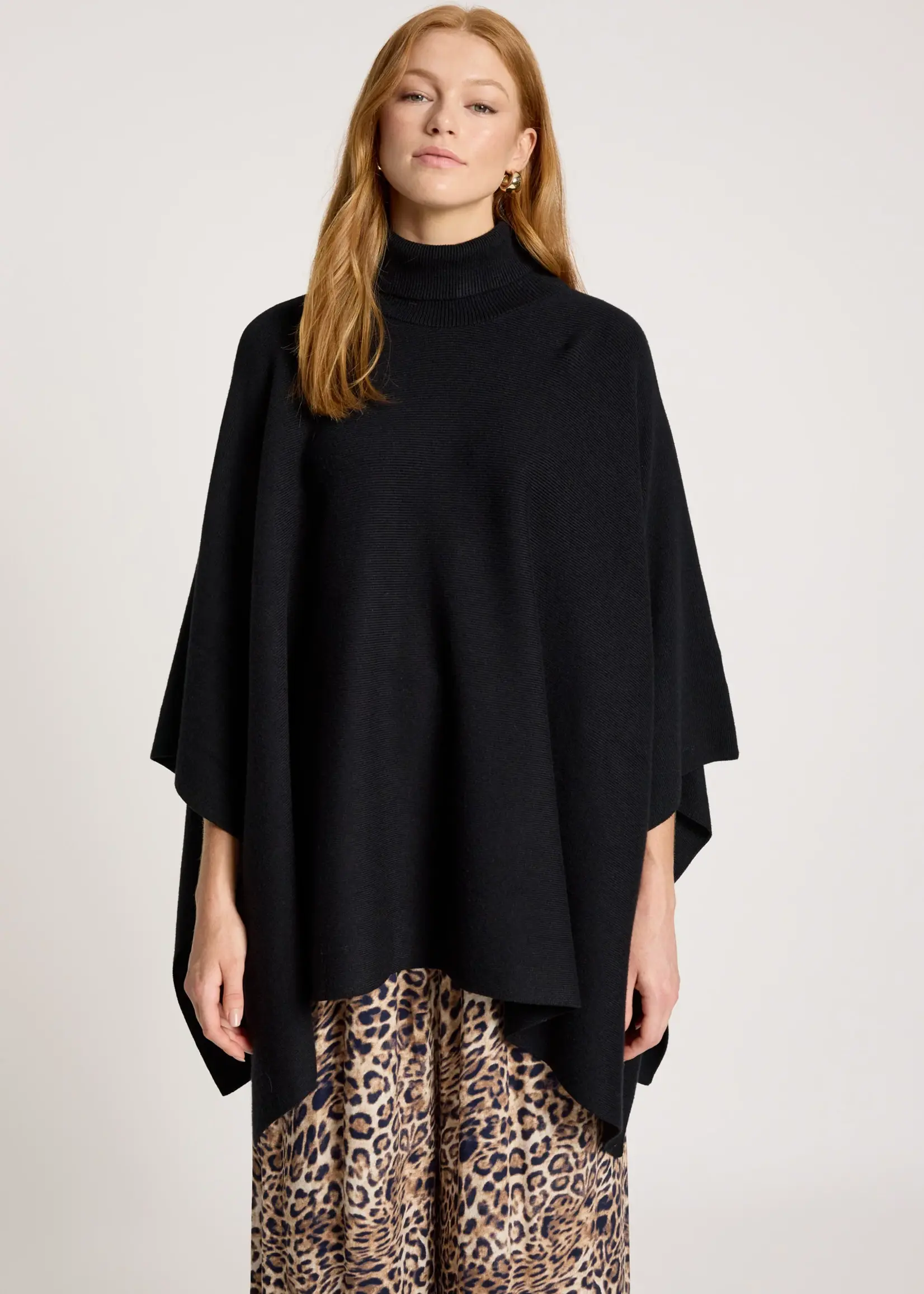 EB & Ive Samira Poncho - Black