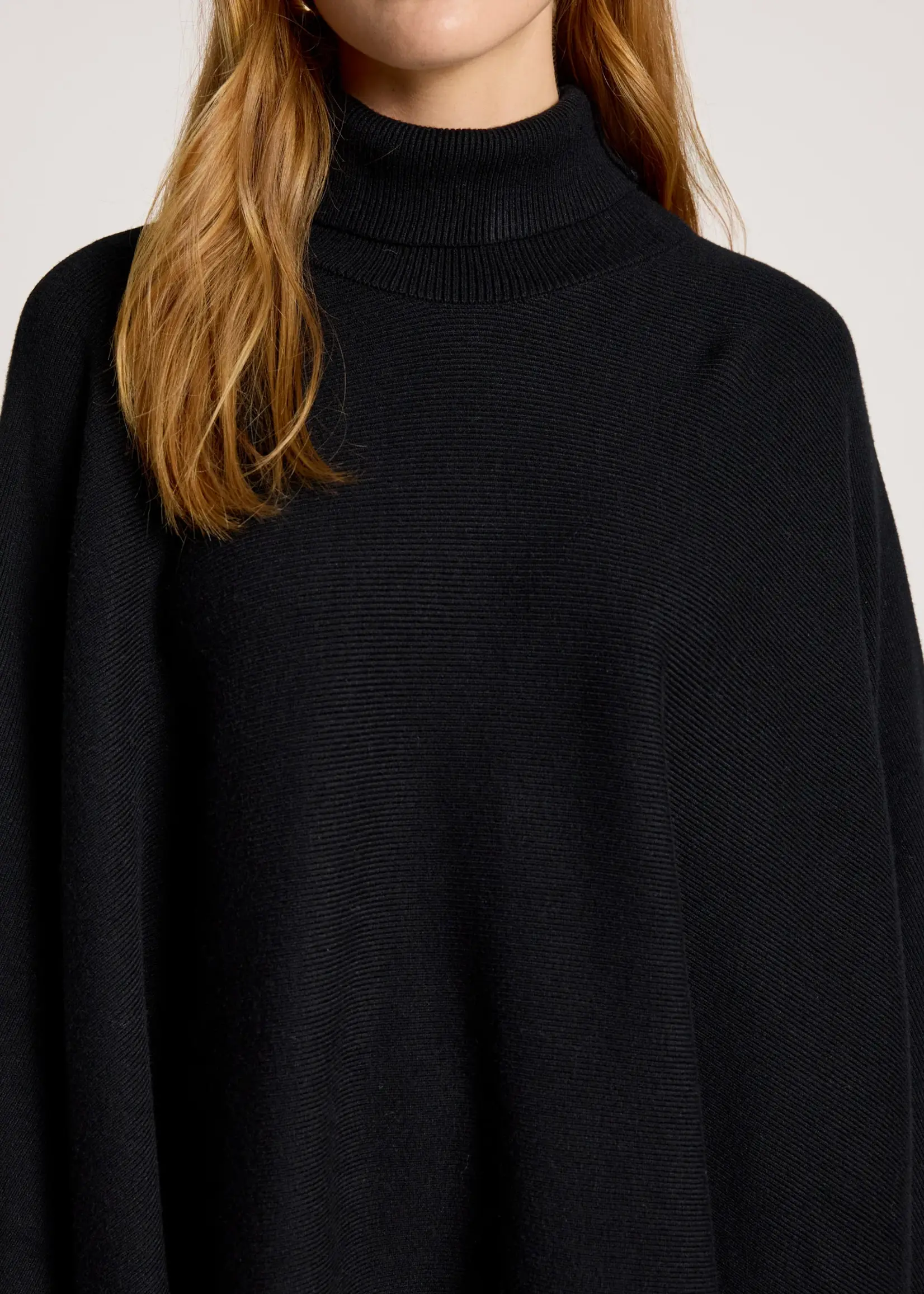 EB & Ive Samira Poncho - Black