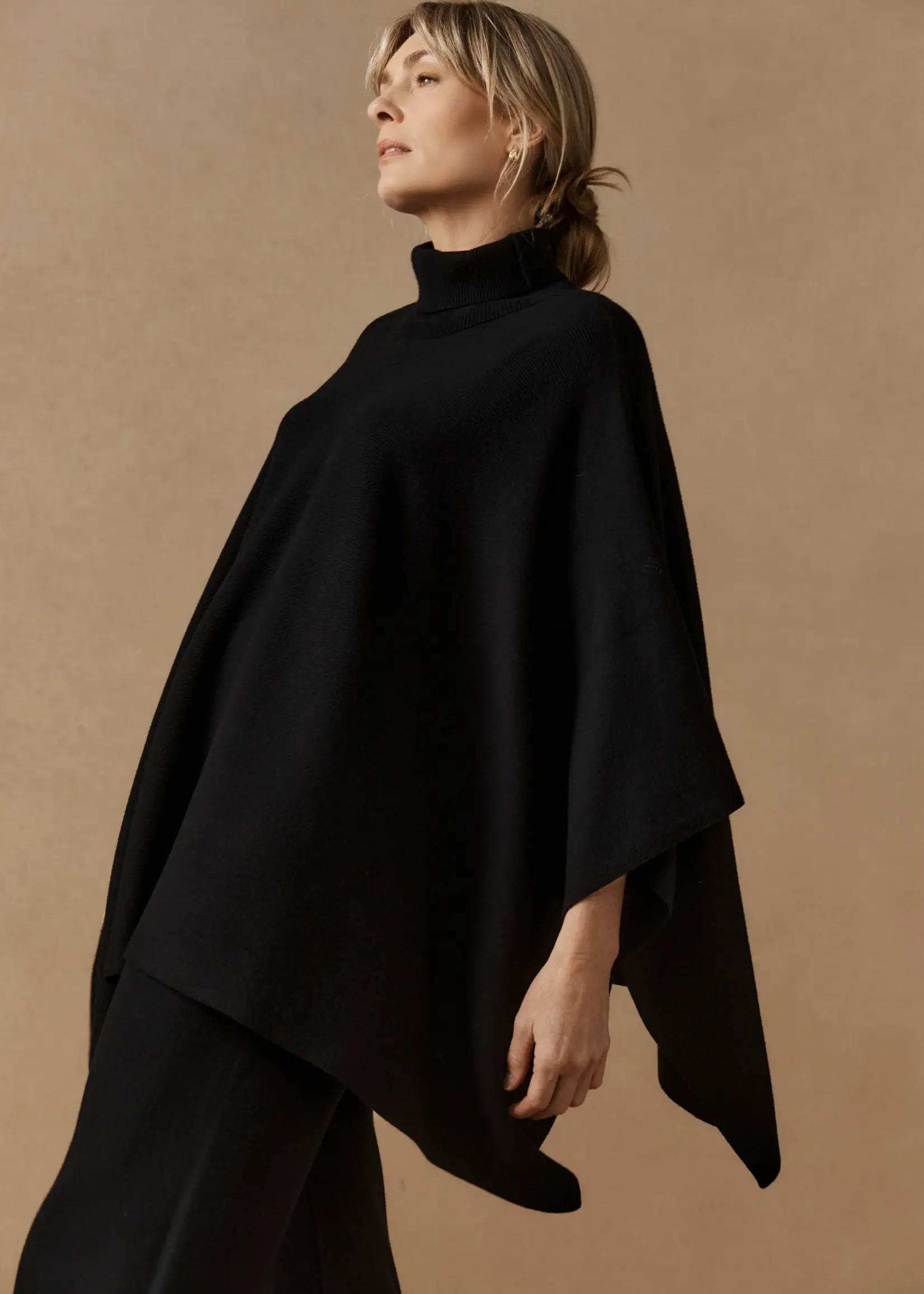 EB & Ive Samira Poncho - Black