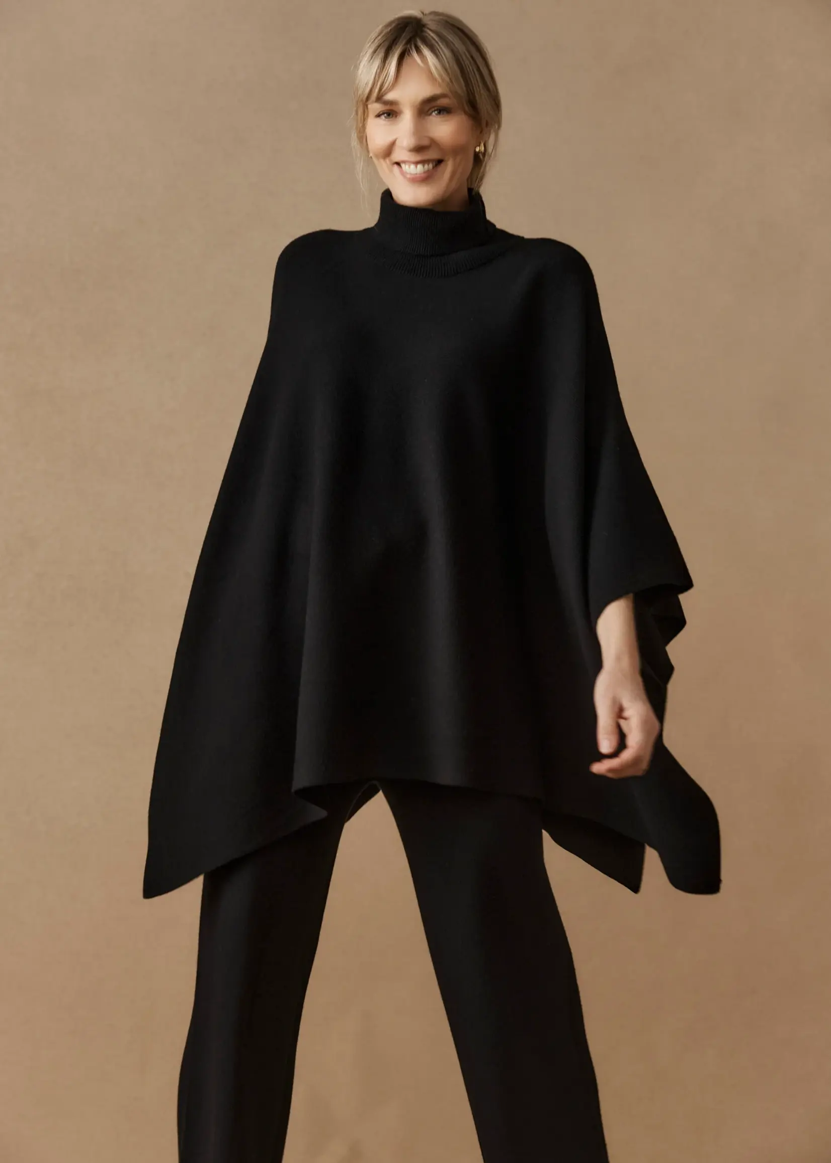 EB & Ive Samira Poncho - Black