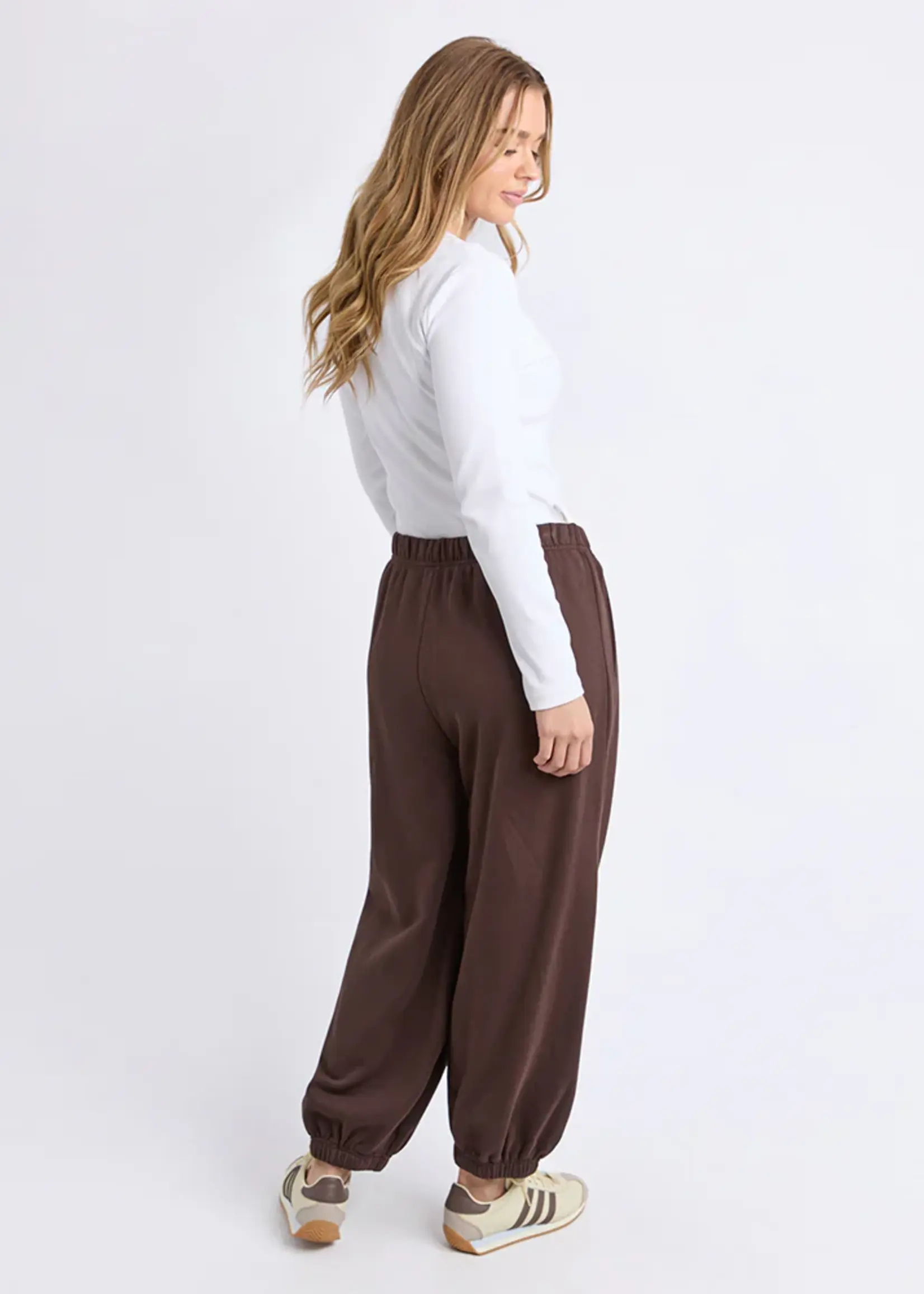 Foxwood Foundation Barrel Trackpant - Coffee