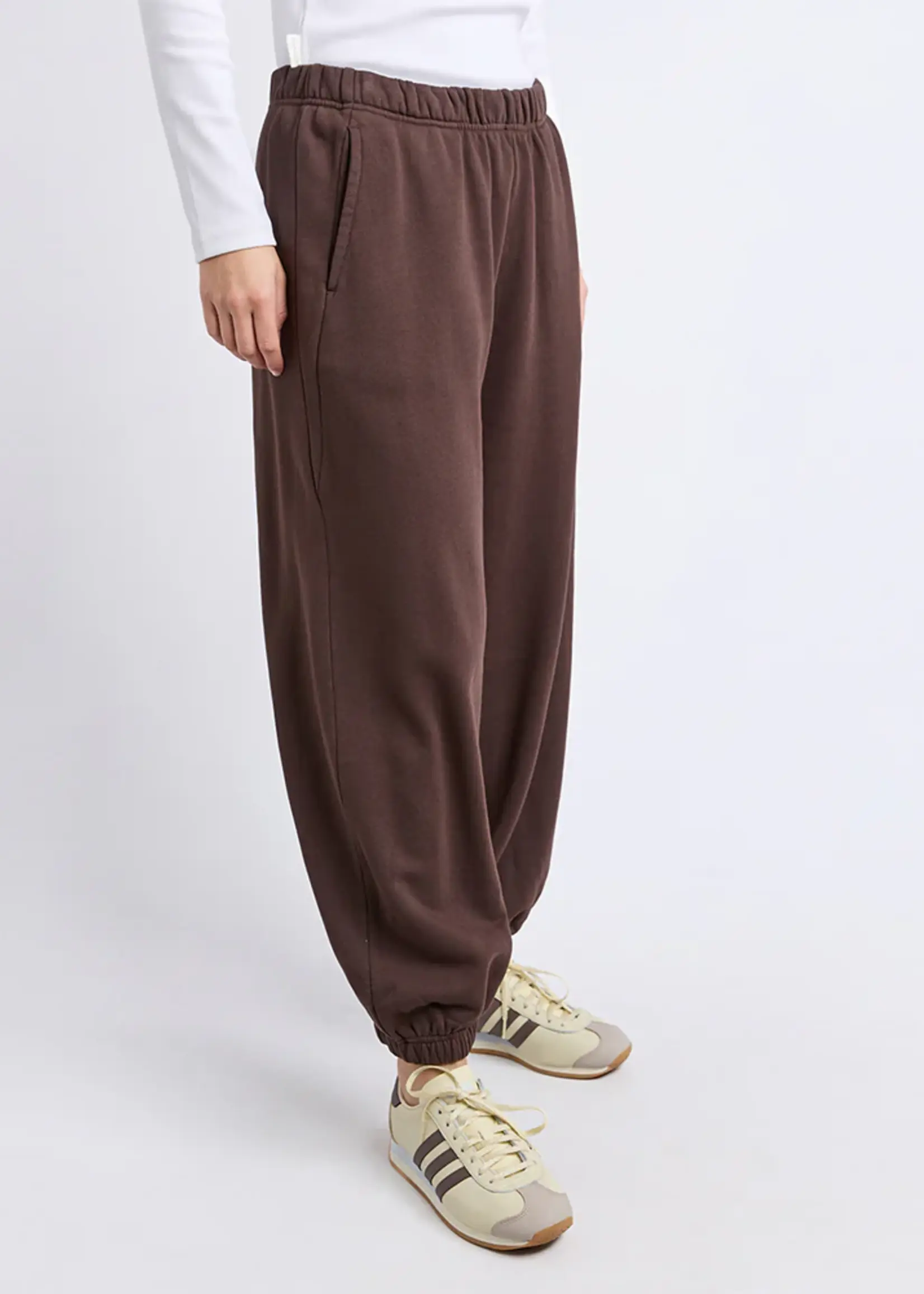 Foxwood Foundation Barrel Trackpant - Coffee