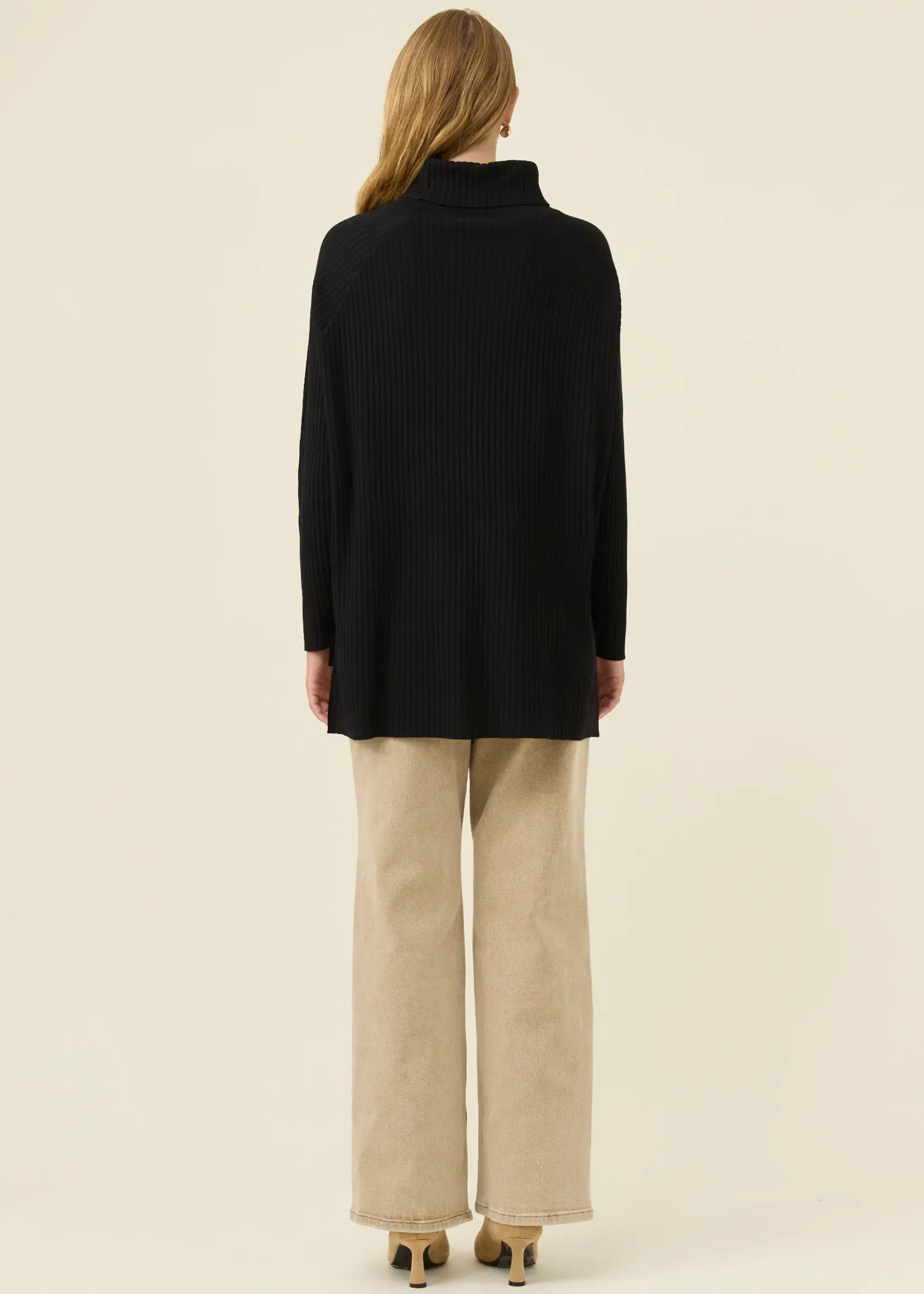 Isle of Mine Juno Relaxed Roll Neck Jumper - Onyx
