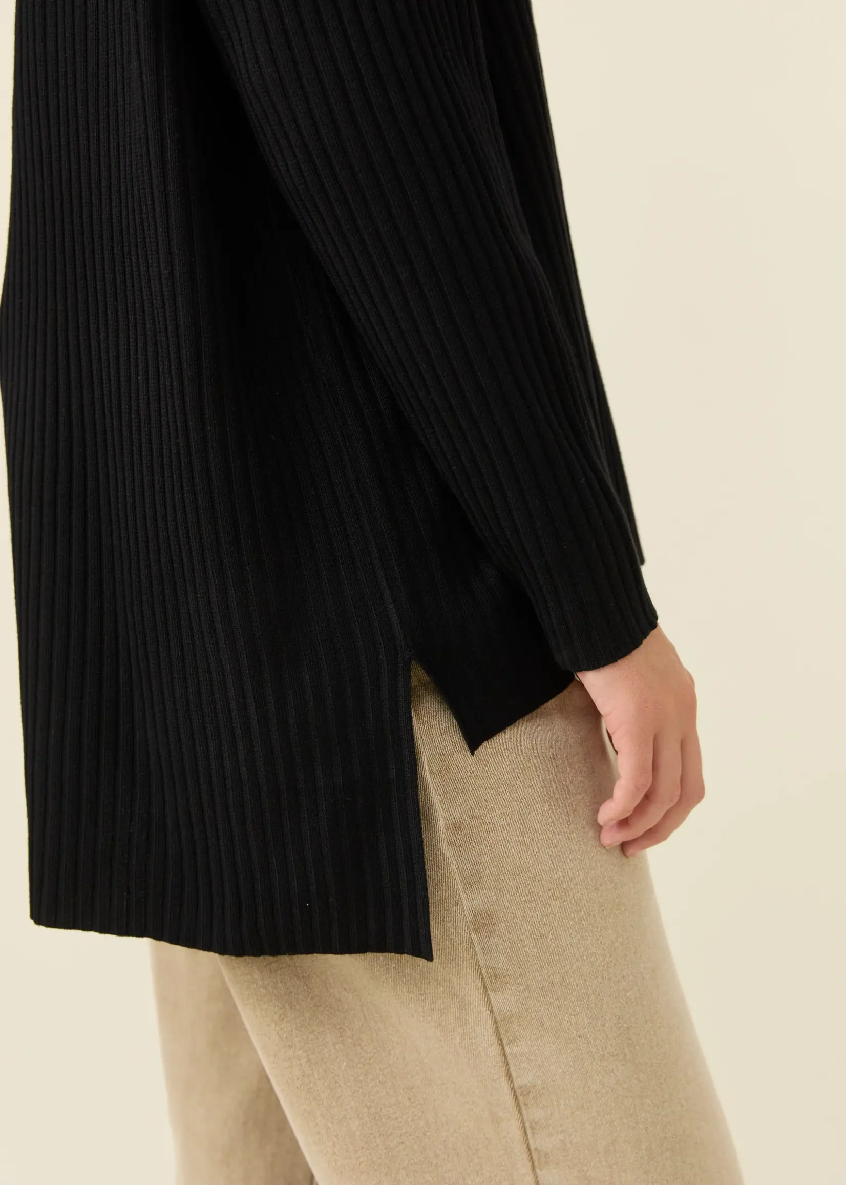 Isle of Mine Juno Relaxed Roll Neck Jumper - Onyx