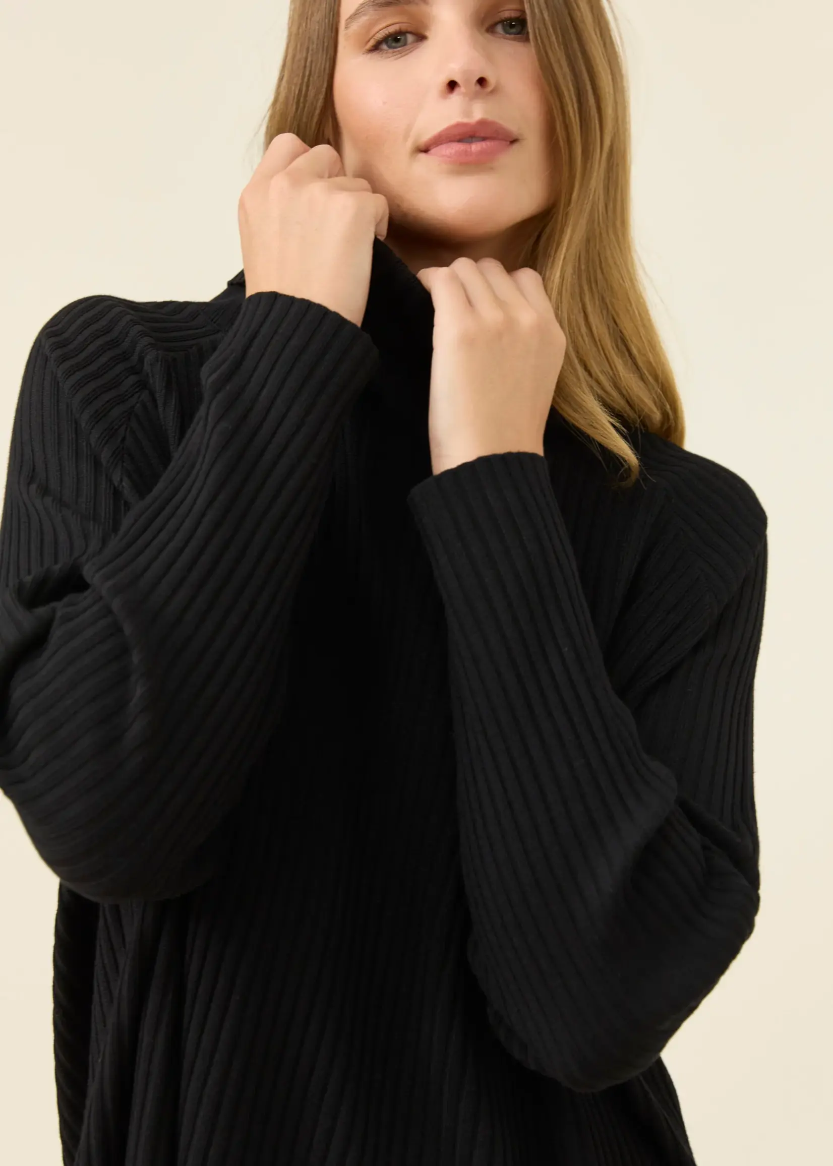 Isle of Mine Juno Relaxed Roll Neck Jumper - Onyx
