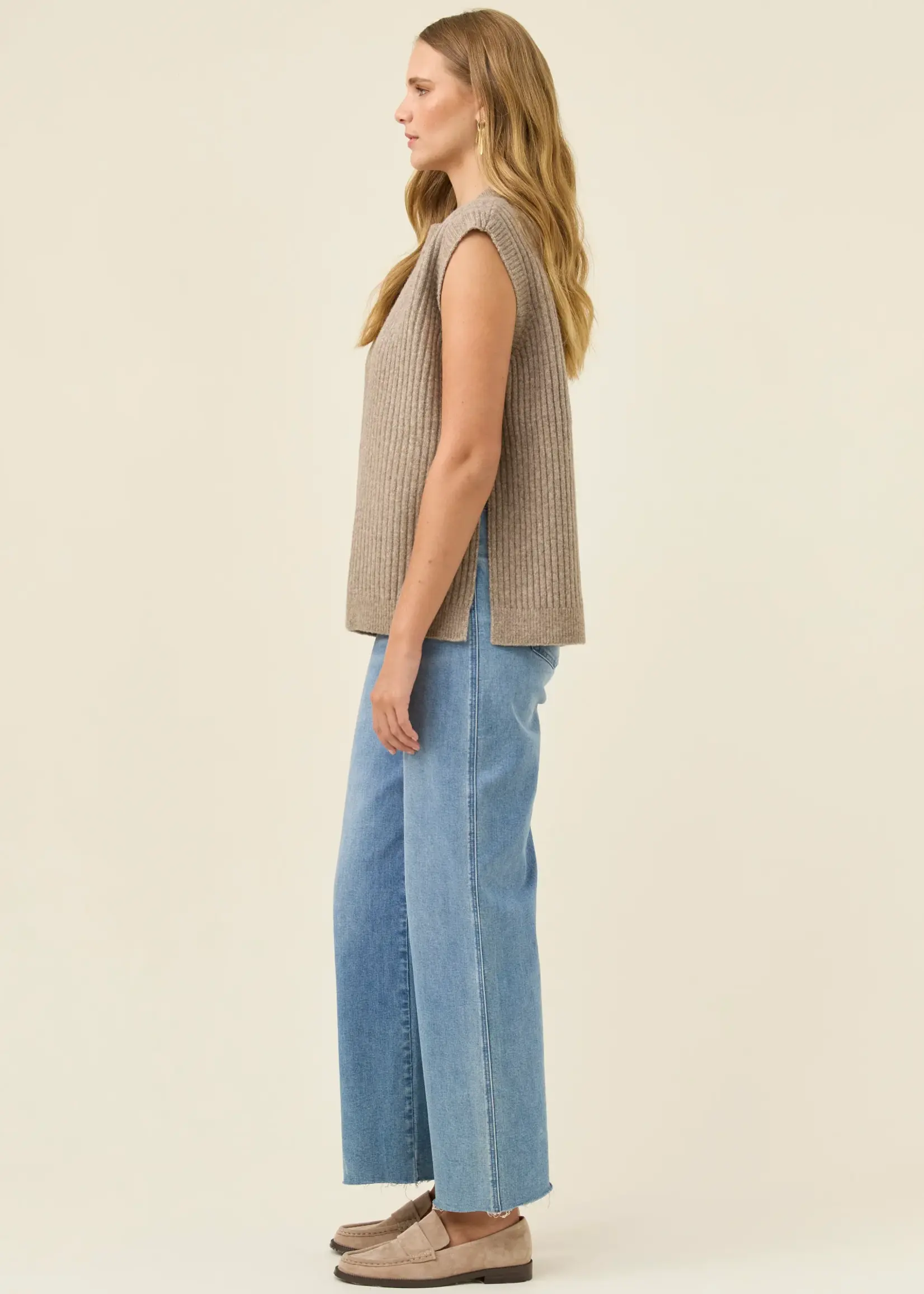 Isle of Mine Miru Crew Knit Vest - Stone