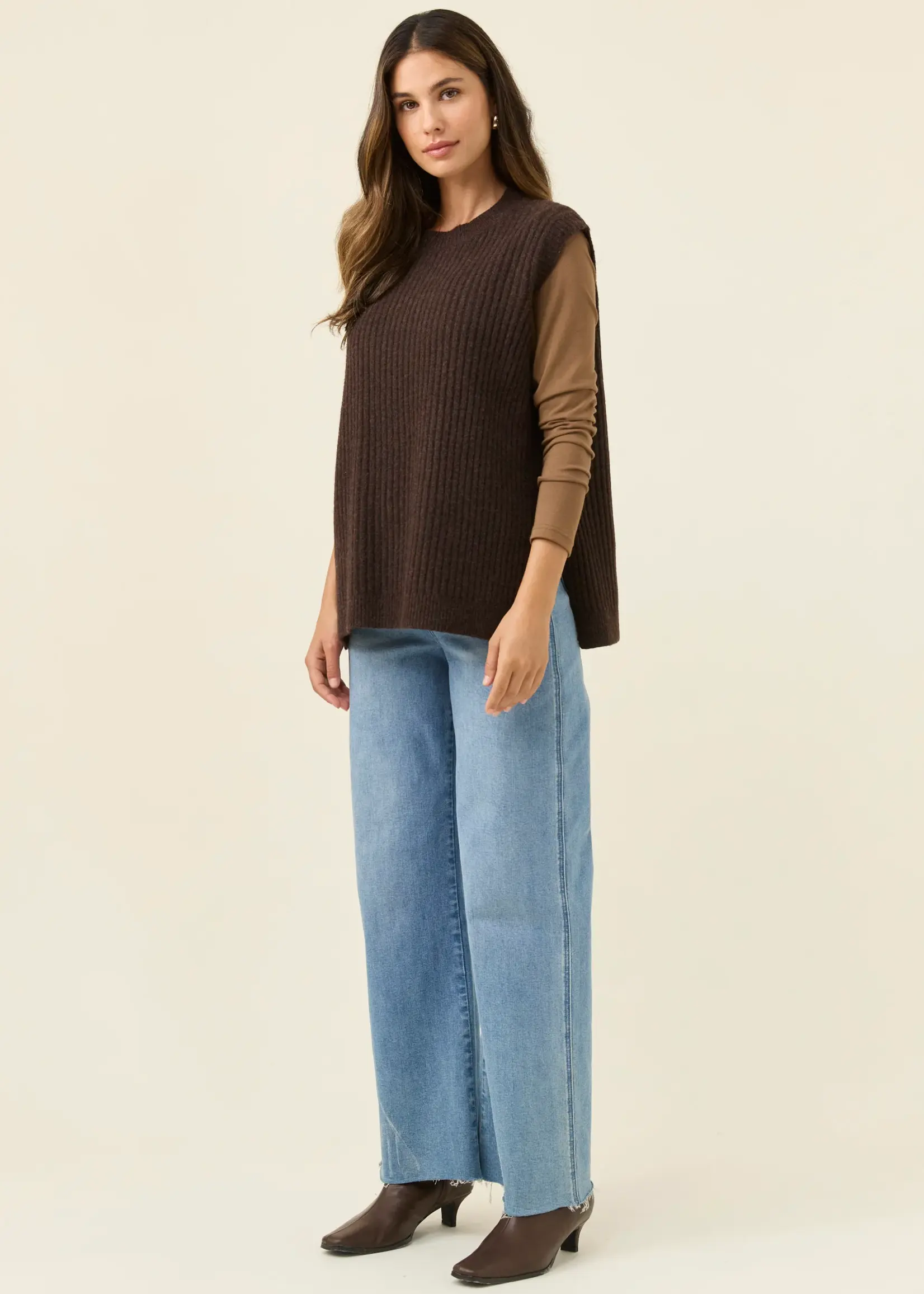 Isle of Mine Miru Crew Knit Vest - Chocolate