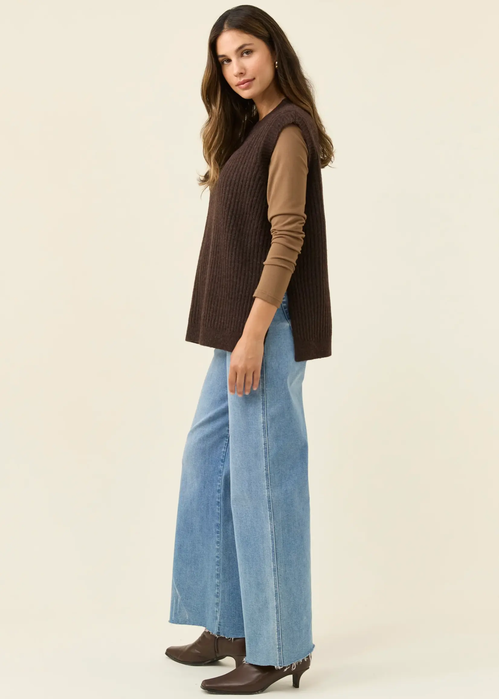 Isle of Mine Miru Crew Knit Vest - Chocolate