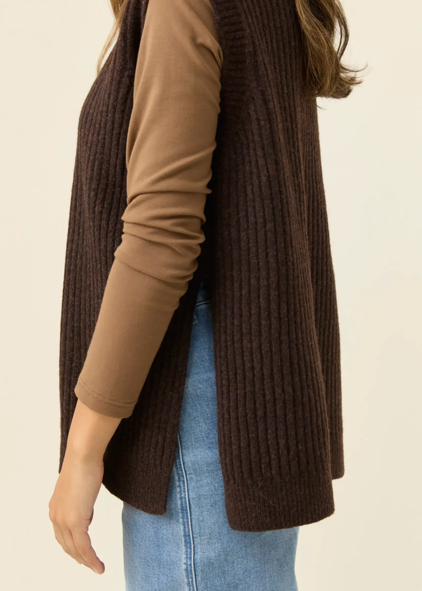 Isle of Mine Miru Crew Knit Vest - Chocolate
