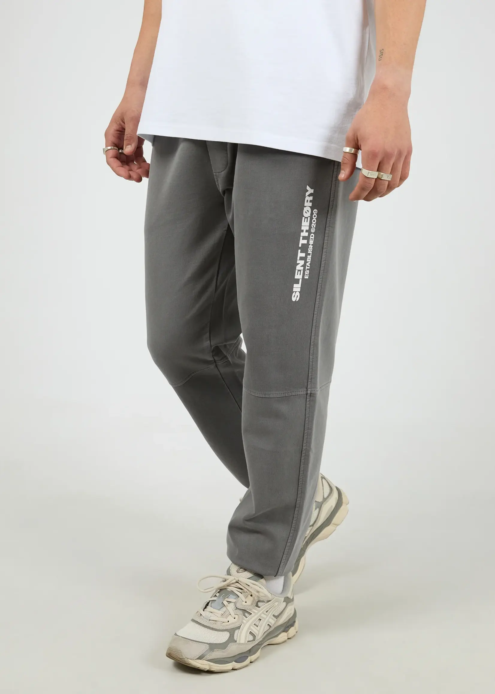 Silent Theory Essential Theory Trackpant V2 - Char