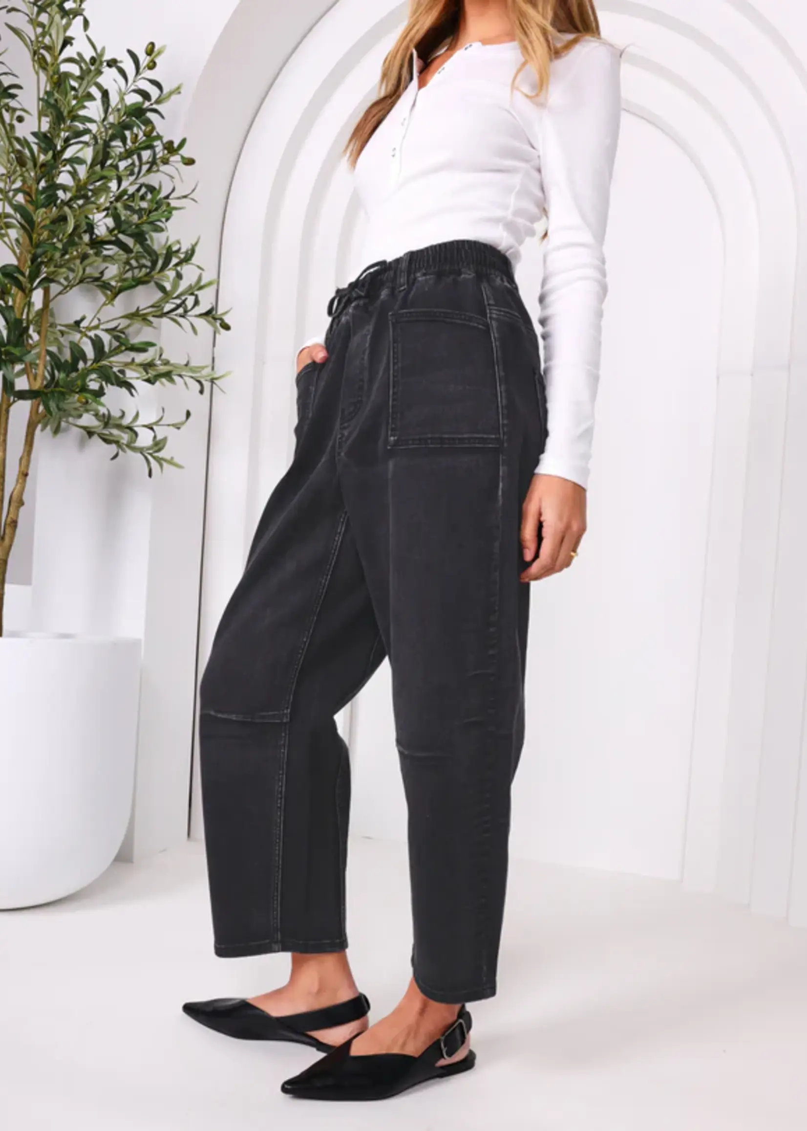 Leo Barrel Jeans - Washed Black