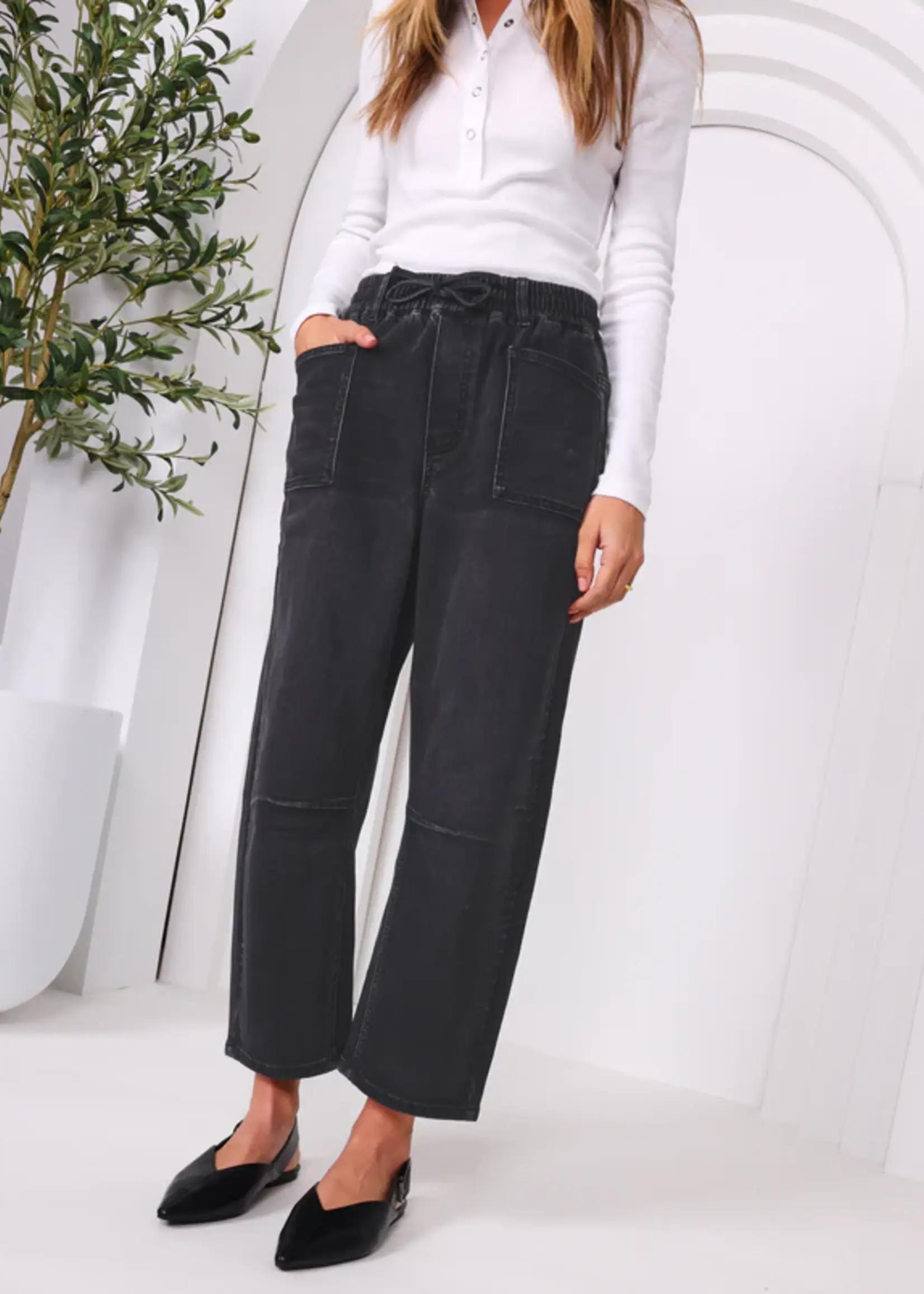 Leo Barrel Jeans - Washed Black