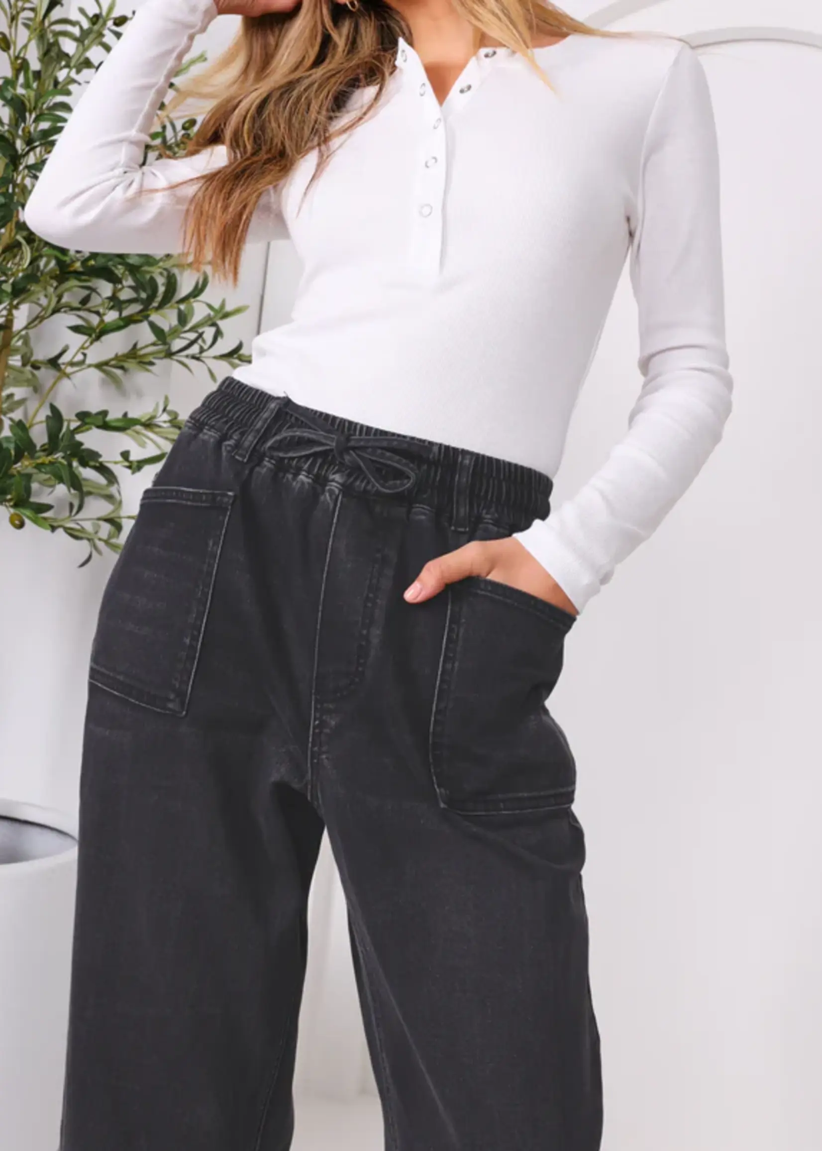 Leo Barrel Jeans - Washed Black