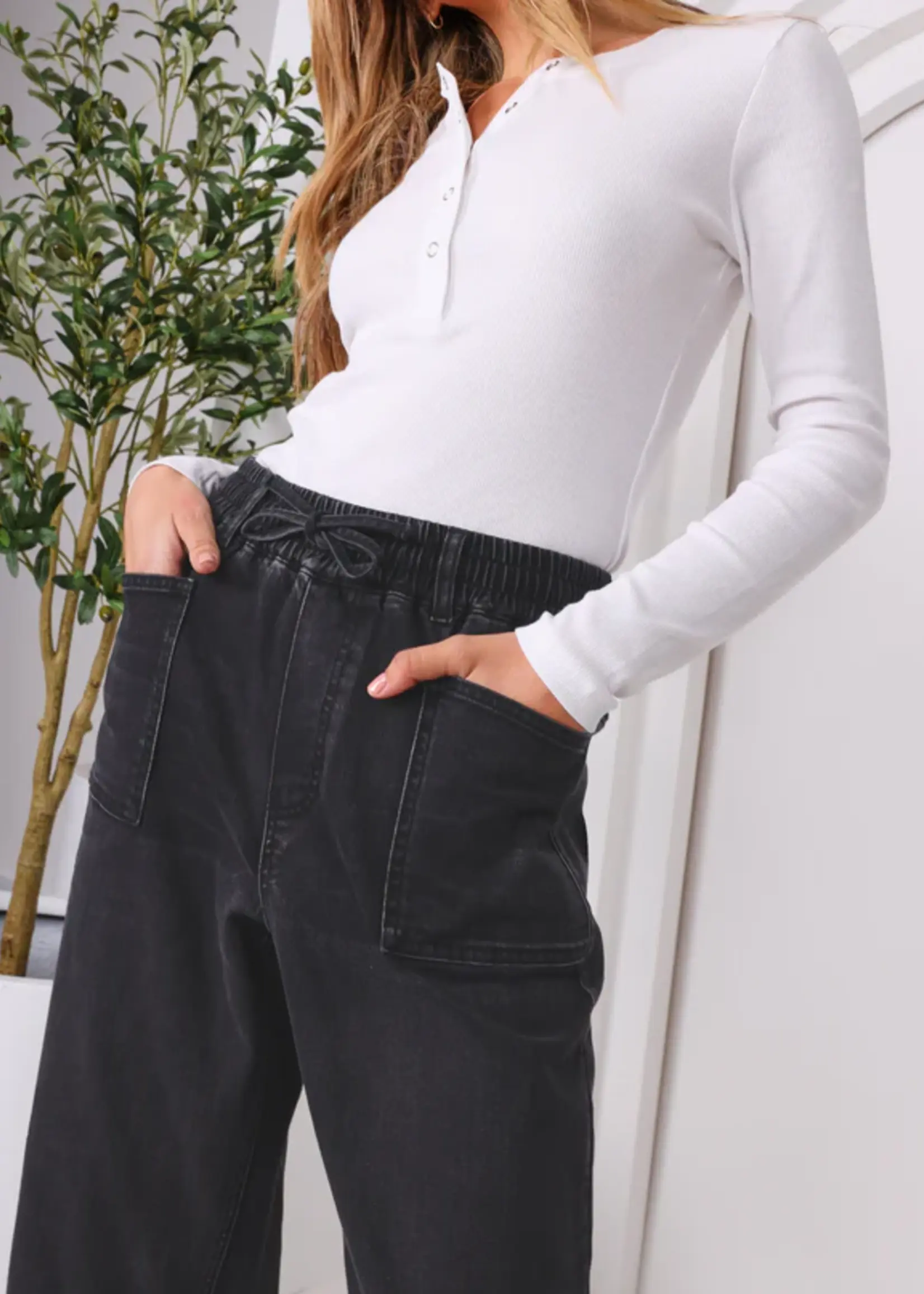 Leo Barrel Jeans - Washed Black