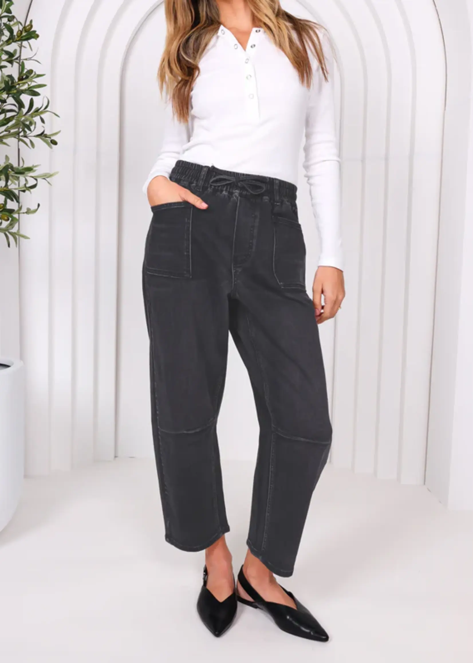 Leo Barrel Jeans - Washed Black