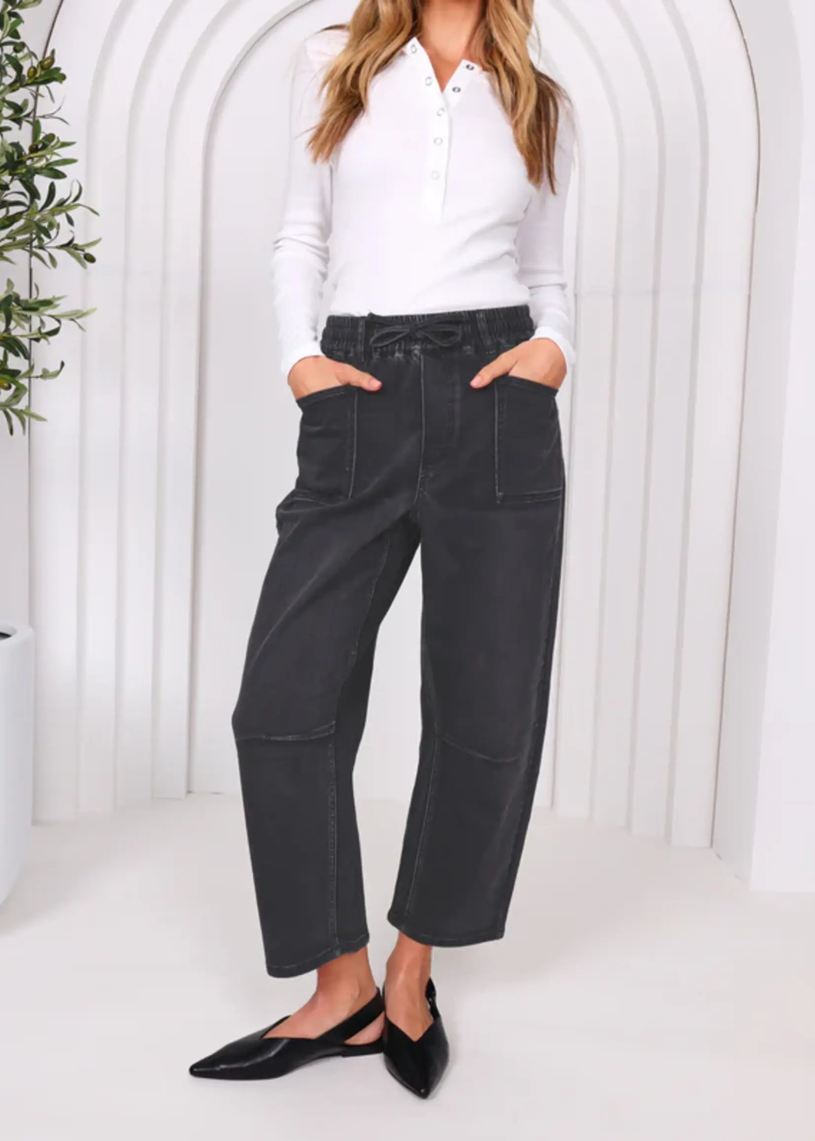 Leo Barrel Jeans - Washed Black