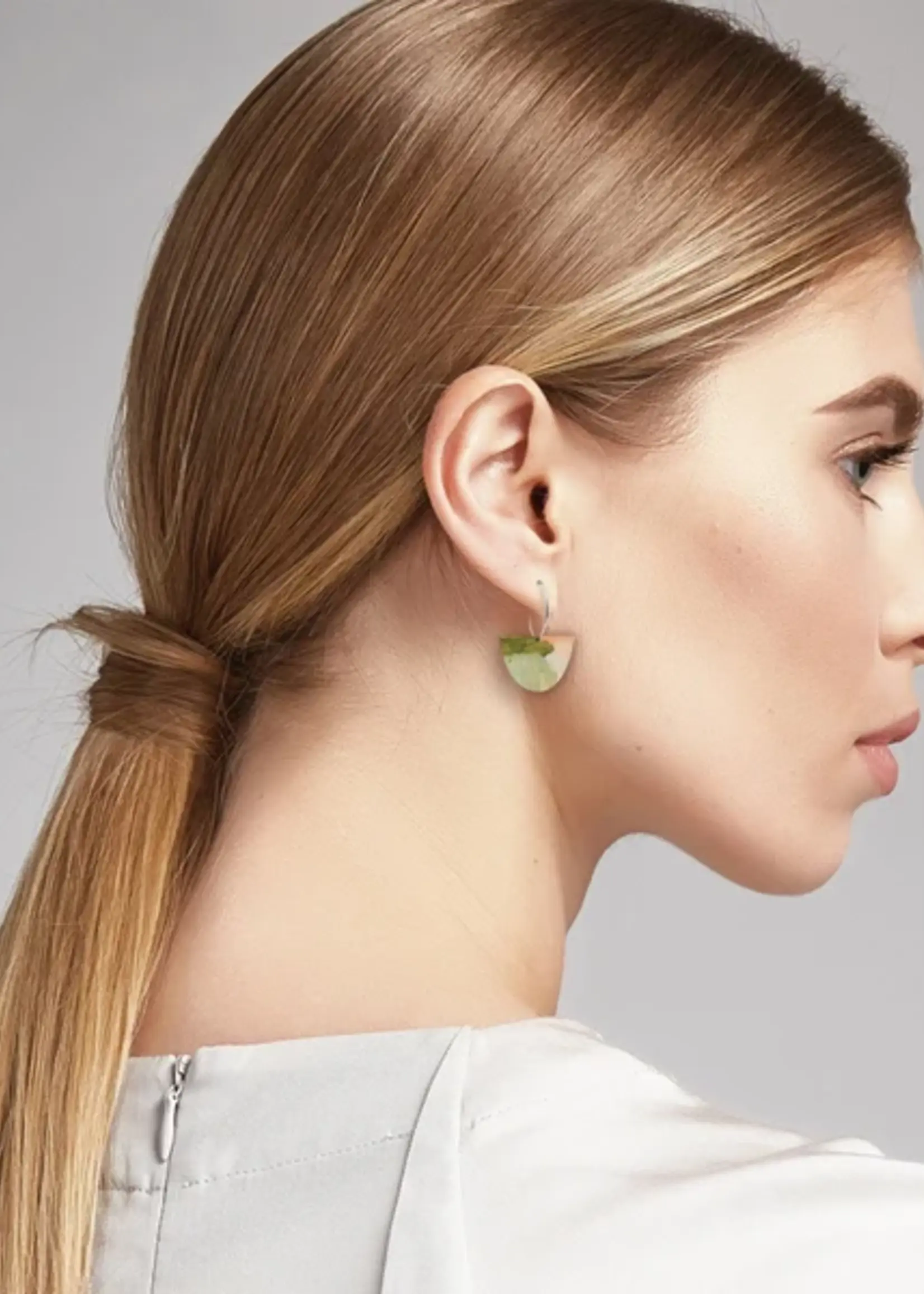 Kiasmin 2 Aura Small Bell Earring
