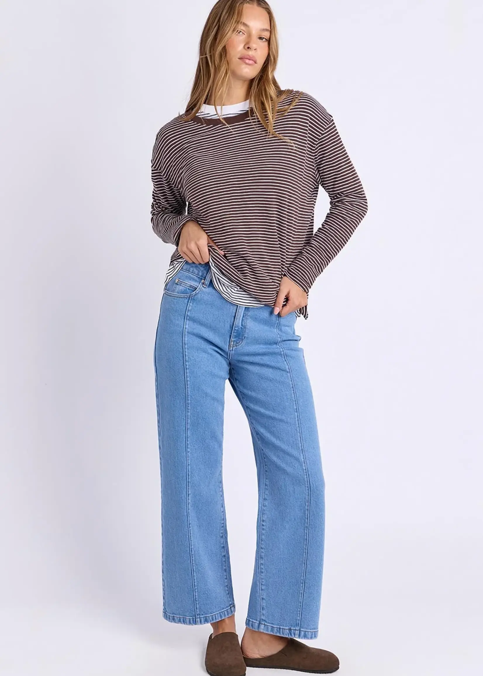 Foxwood Hutch LS Tee - Coffee