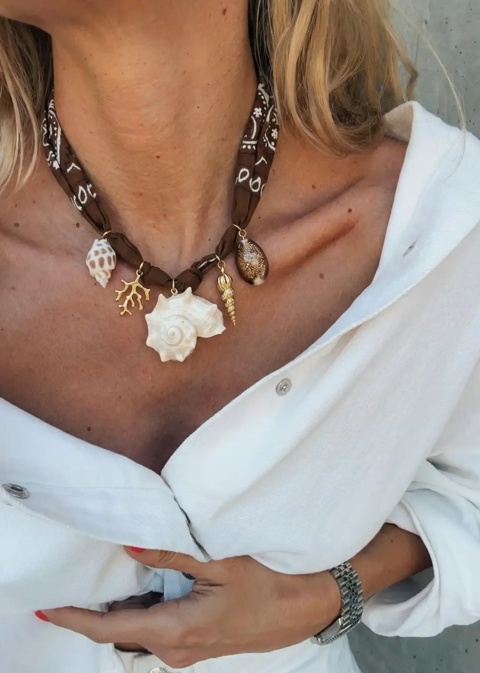Goupi Brown Bandana Scarf Shell Necklace
