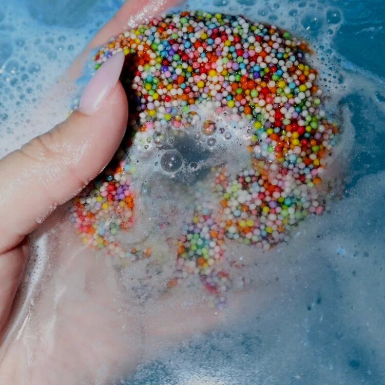 garb2ART Donut Bath Bomb | Rainbow (Airbrush)