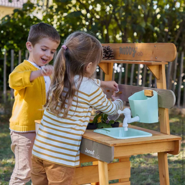 Janod Janod: Muddy Lab Outdoor Kitchen