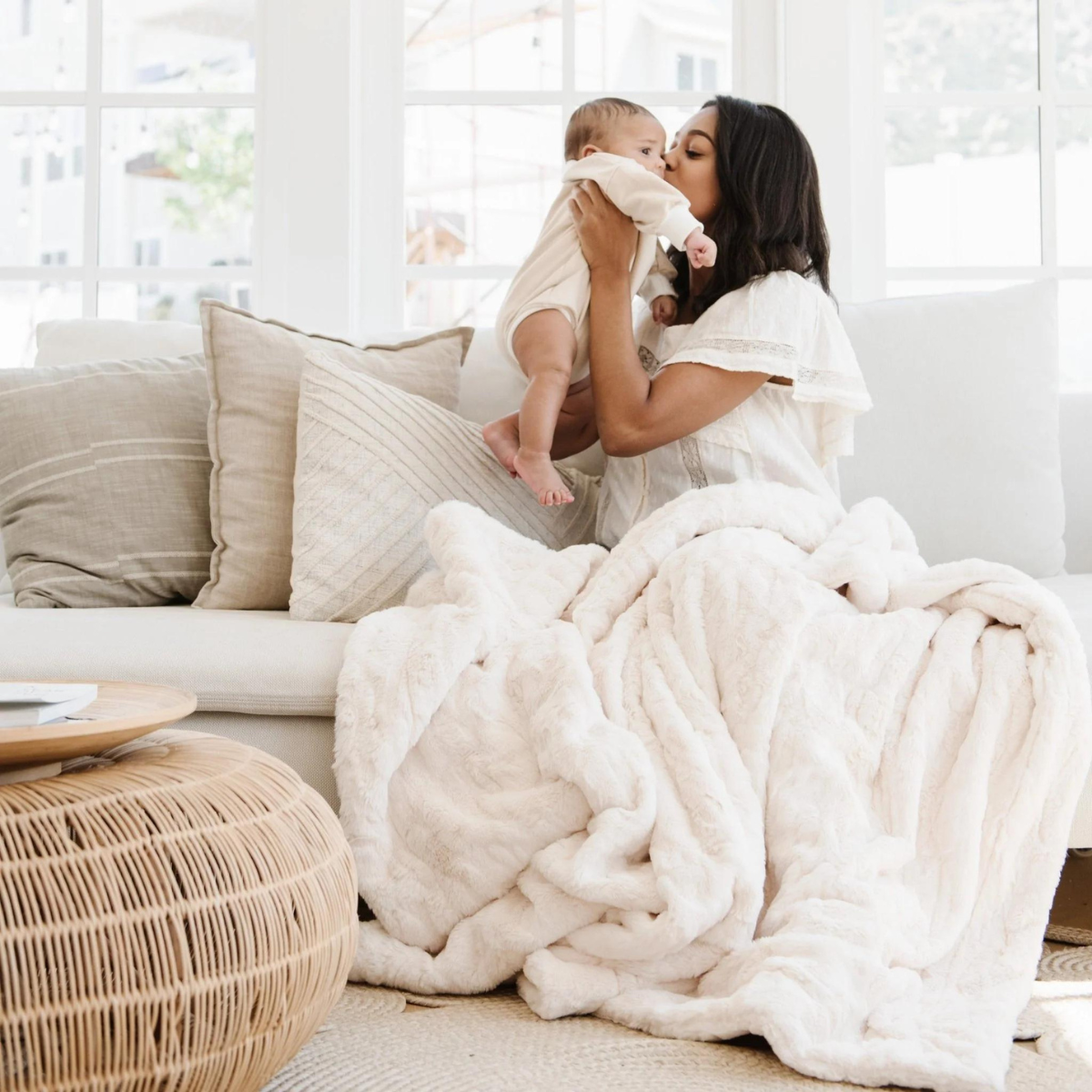 Saranoni Faux Fur XL Throw Blanket 60 x80 Nest Bermuda