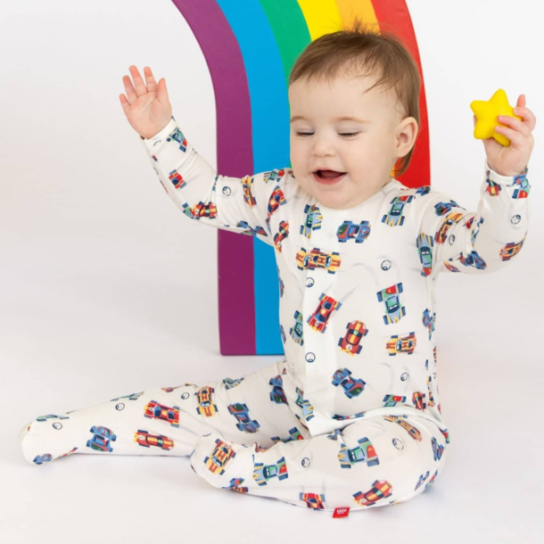 Magnificent Baby Magnetic Me: Magnetic Footie - Formula Fun