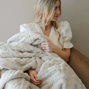 Saranoni Saranoni: Patterned Faux Fur XL Blanket (60"x80") -