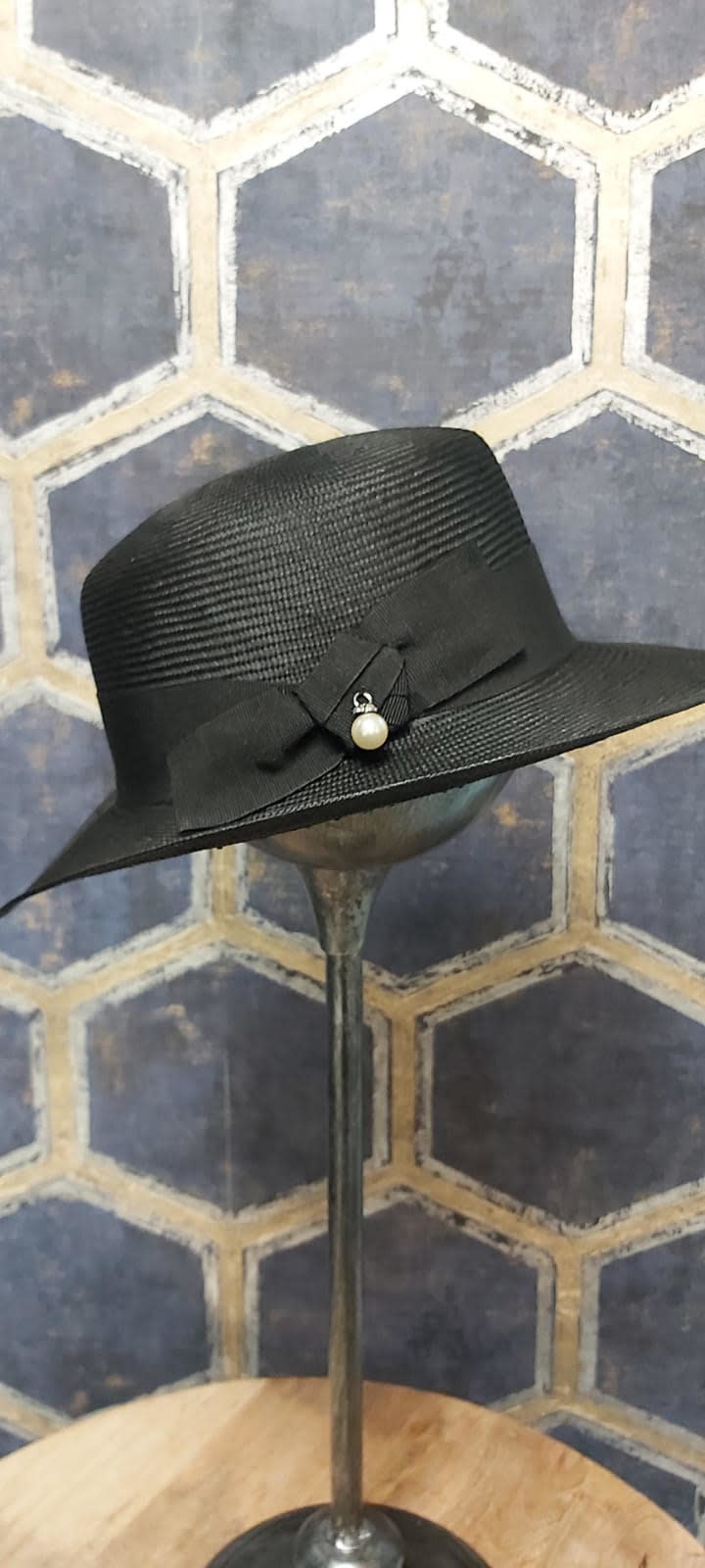 Ladies Hat with Pearl Drop - Black