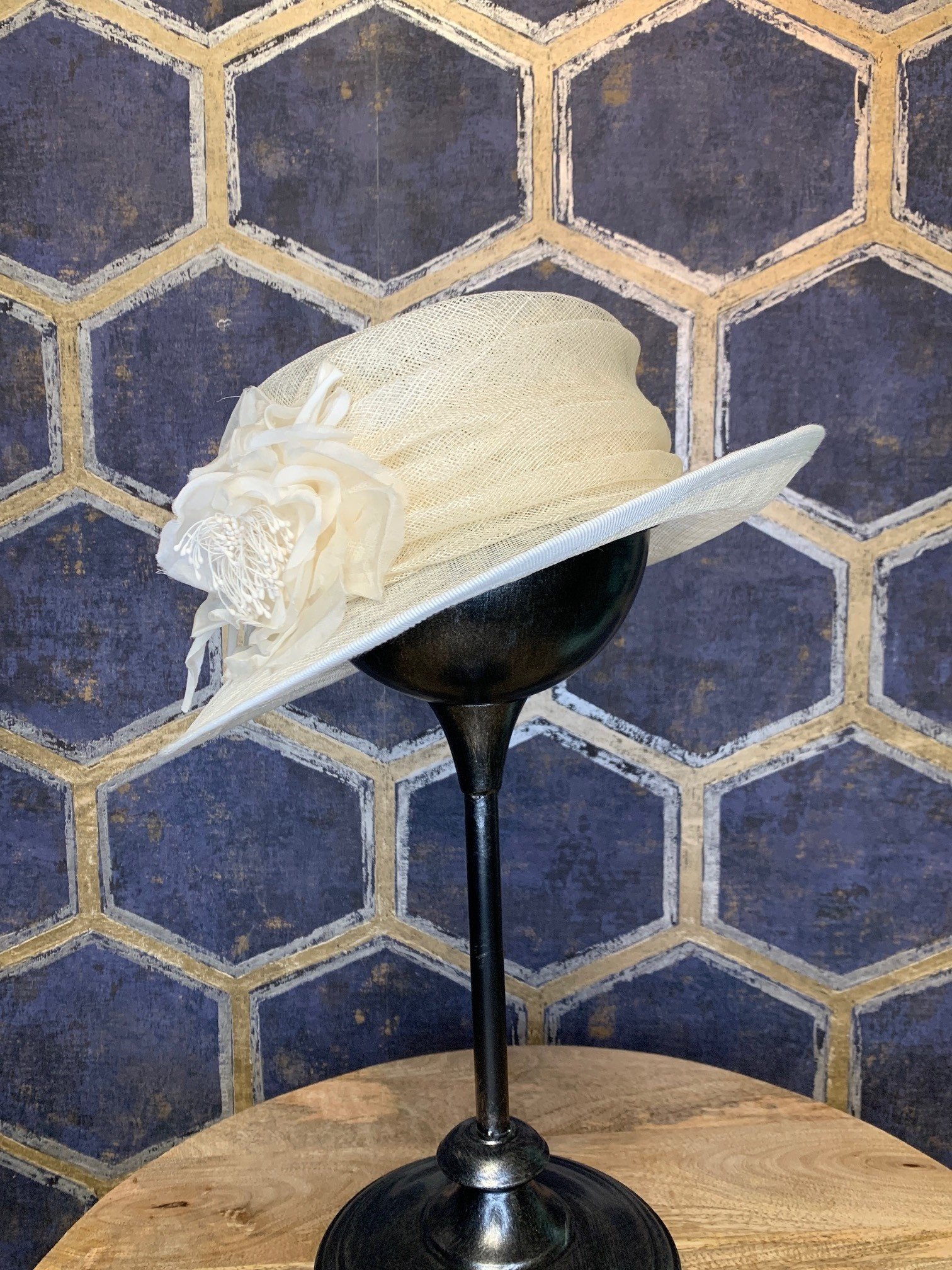 Offwhite Ladies Hat with Wrap and Flower