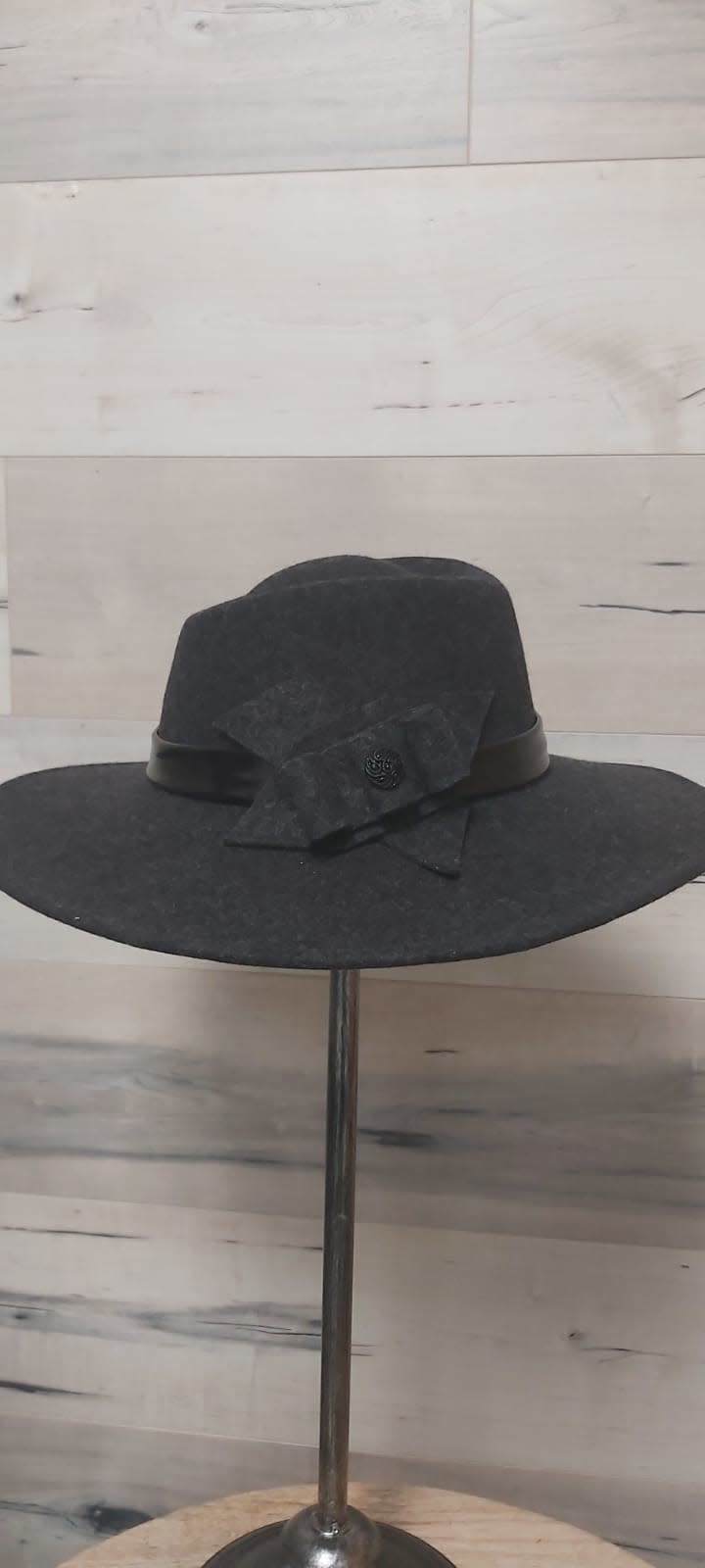 Dark Grey Melange Hat with Felt Embellishment