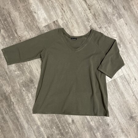 Olive 3/4 Sleeve Shirt Size L