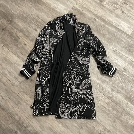 Black and White Leaf Print Jacket Size XXL