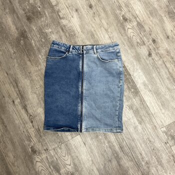 Two Tone Denim Skirt with Front Zipper Size 40