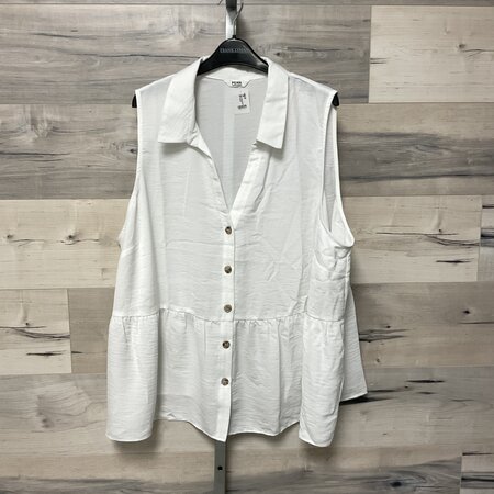 White Sleeveless Shirt Size3X