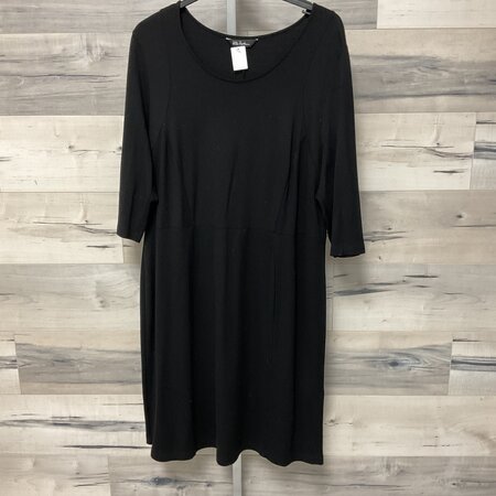 Black Straight Dress - Size 22