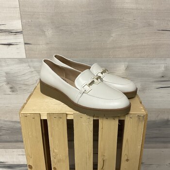 Cream Loafer Shoes Size 41