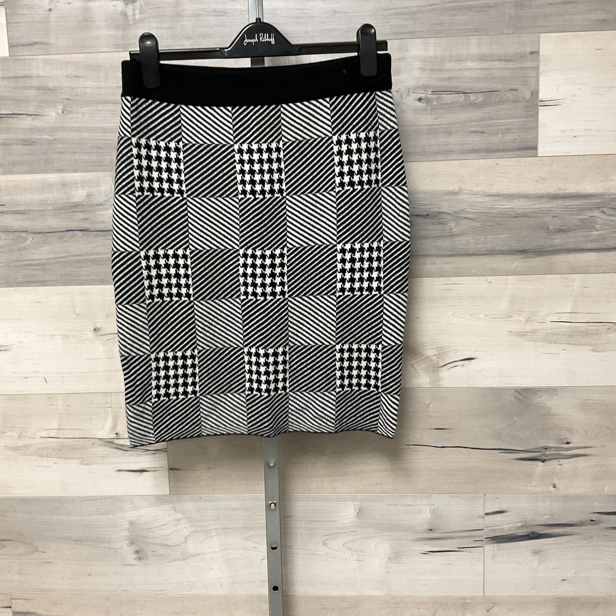 Black plaid pencil skirt sales
